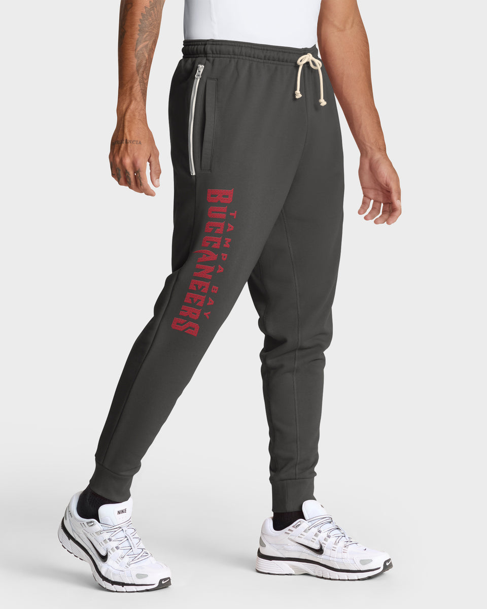 Tampa Bay Buccaneers 2025 NFL Sideline Nike Standard Issue Sweatpants Jogginghose Grau