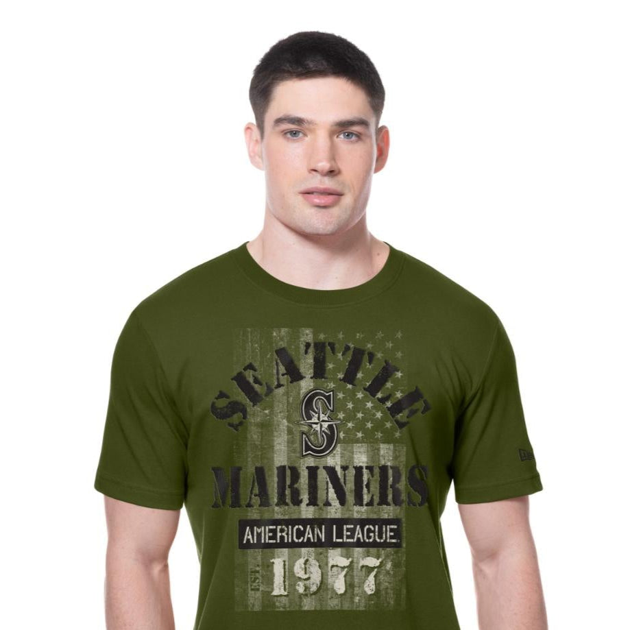 Seattle Mariners New Era MLB 2025 Armed Forces T-Shirt Olivegrün - STADIUMDREAMS