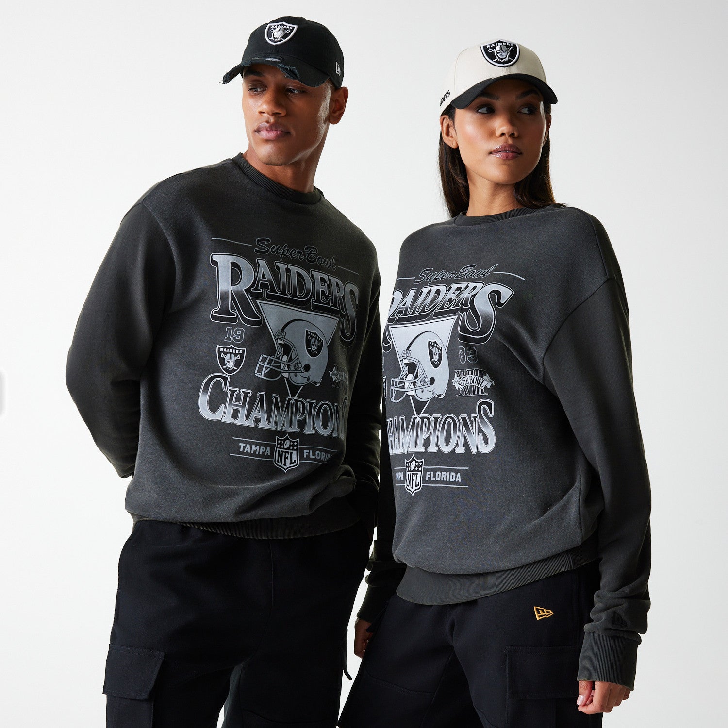 Las Vegas Raiders New Era Oversized Super Bowl Retro Graphic NFL Crewneck Sweatshirt Grau