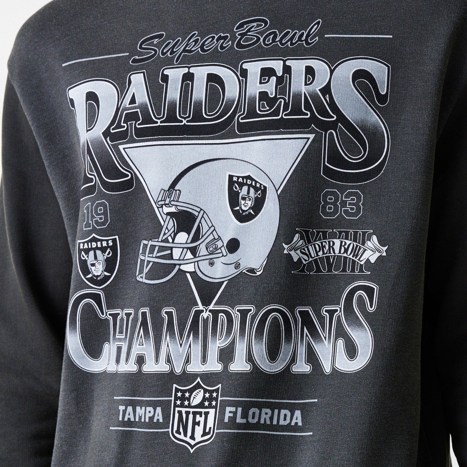 Las Vegas Raiders New Era Oversized Super Bowl Retro Graphic NFL Crewneck Sweatshirt Grau