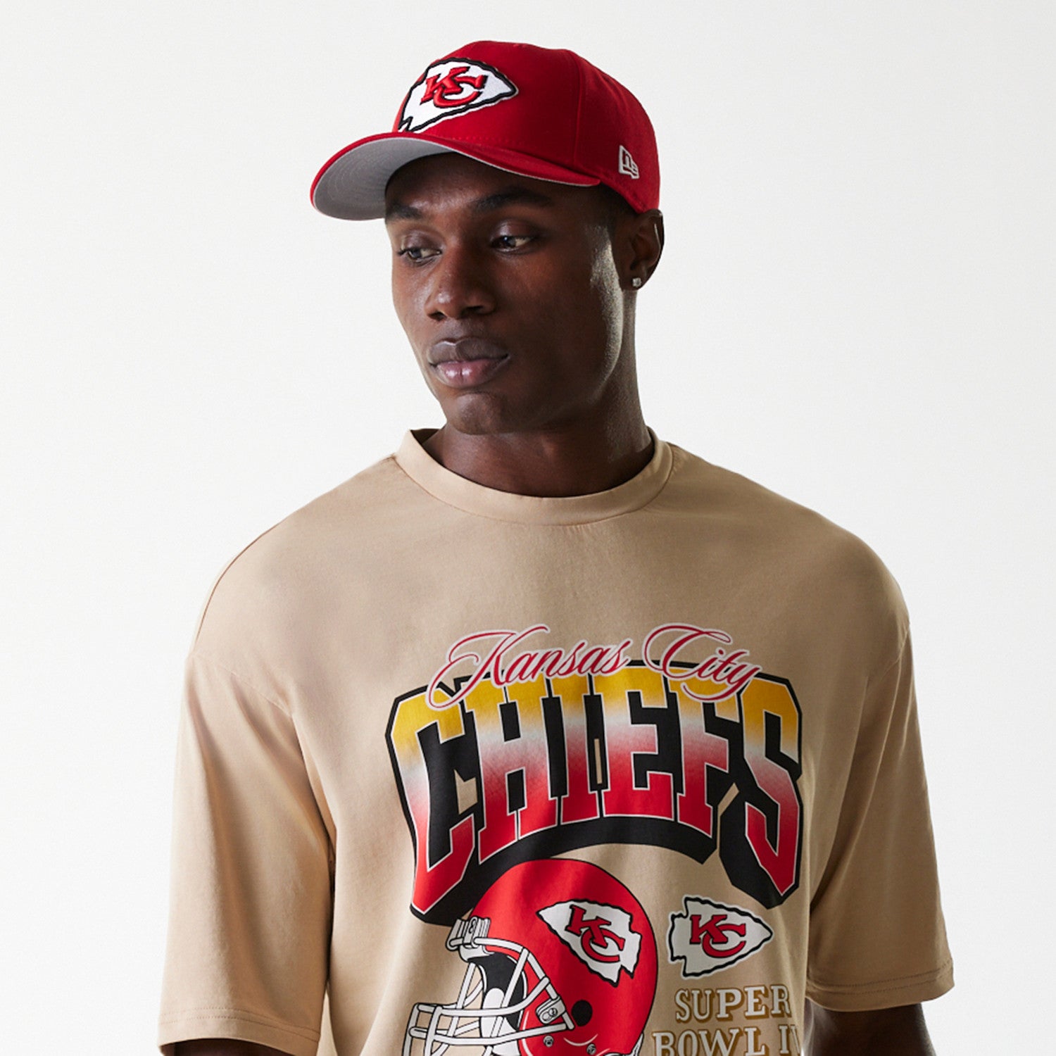 Kansas City Chiefs New Era Oversized Super Bowl Retro Graphic NFL T-Shirt Beige - STADIUMDREAMS