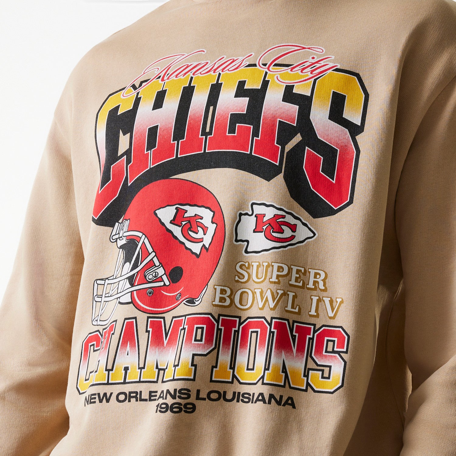 Kansas City Chiefs New Era Oversized Super Bowl Retro Graphic NFL Crewneck Sweatshirt Beige