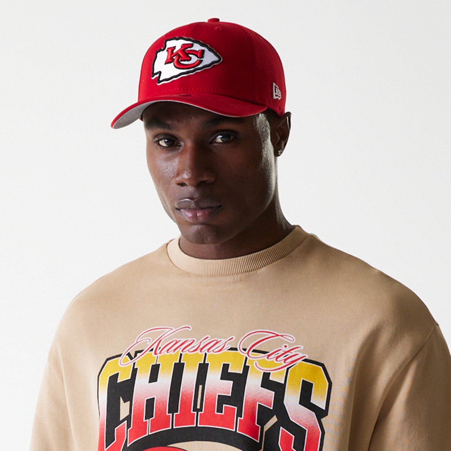 Kansas City Chiefs New Era Oversized Super Bowl Retro Graphic NFL Crewneck Sweatshirt Beige