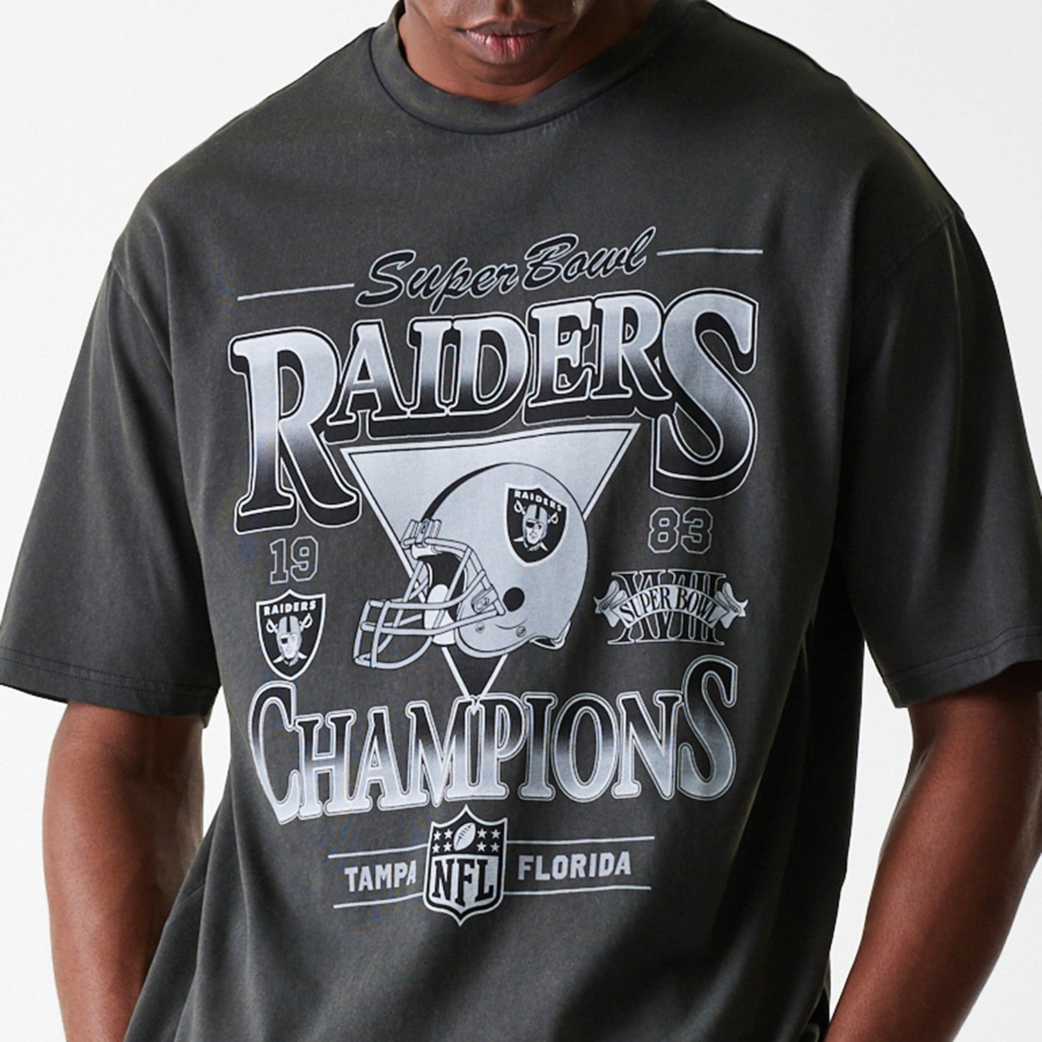 Las Vegas Raiders New Era Oversized Super Bowl Retro Graphic NFL T-Shirt Grau - STADIUMDREAMS