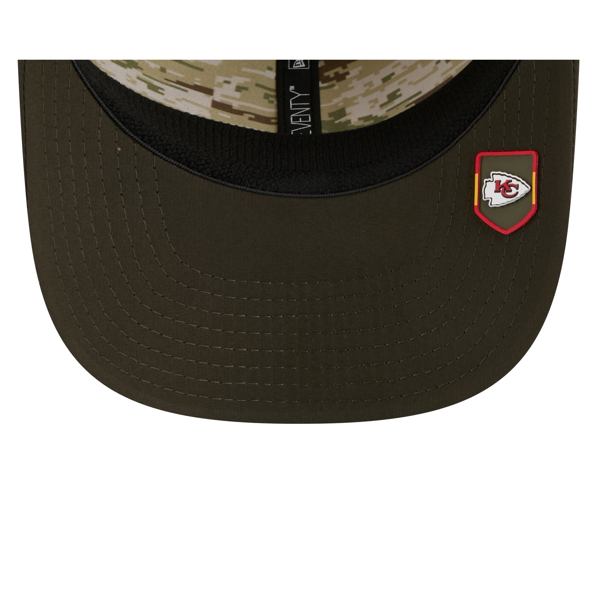 Kansas City Chiefs New Era 2025 NFL Salute to Service 9SEVENTY Trucker Cap Grün