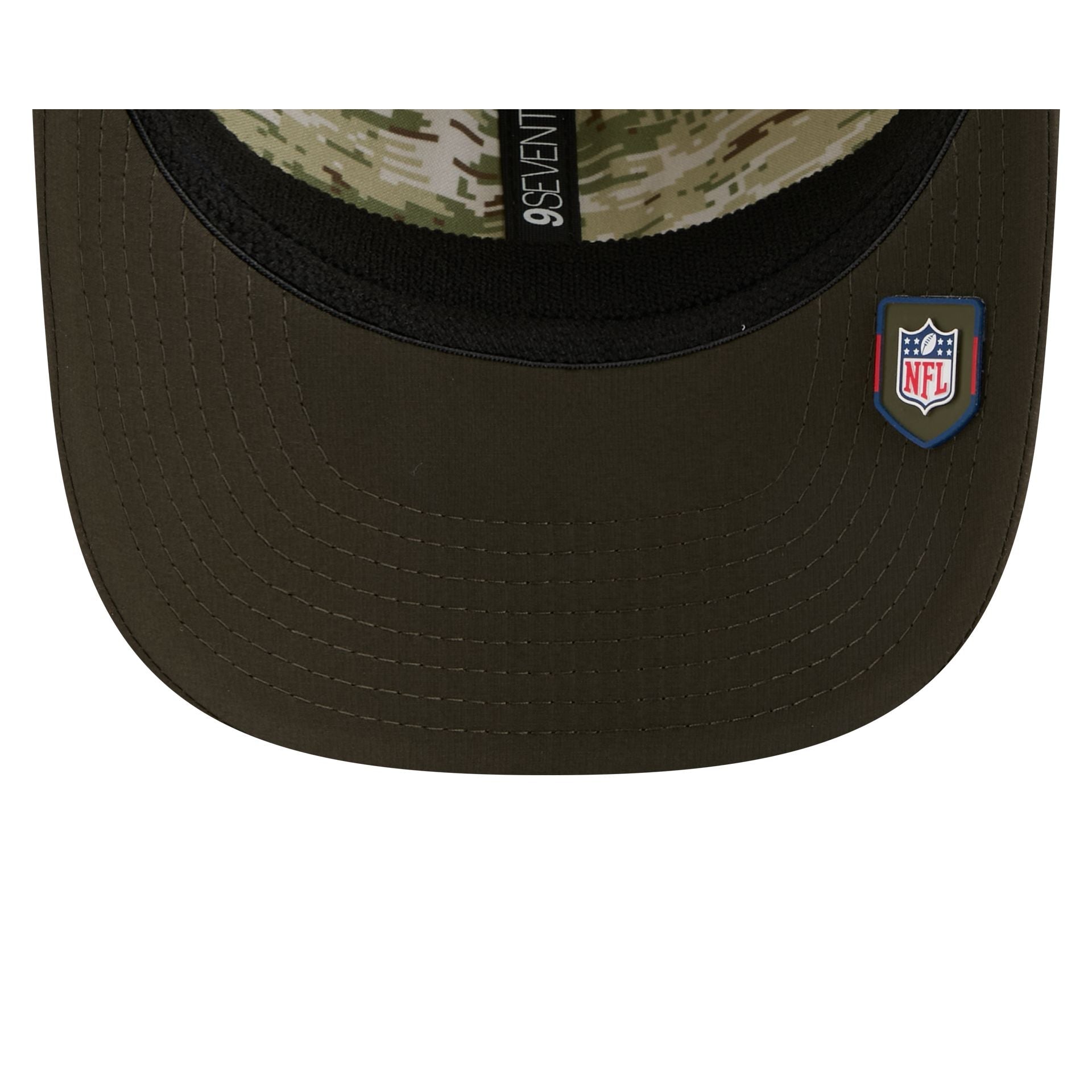 NFL Logo Shield New Era 2025 NFL Salute to Service 9SEVENTY Trucker Cap Grün - STADIUMDREAMS
