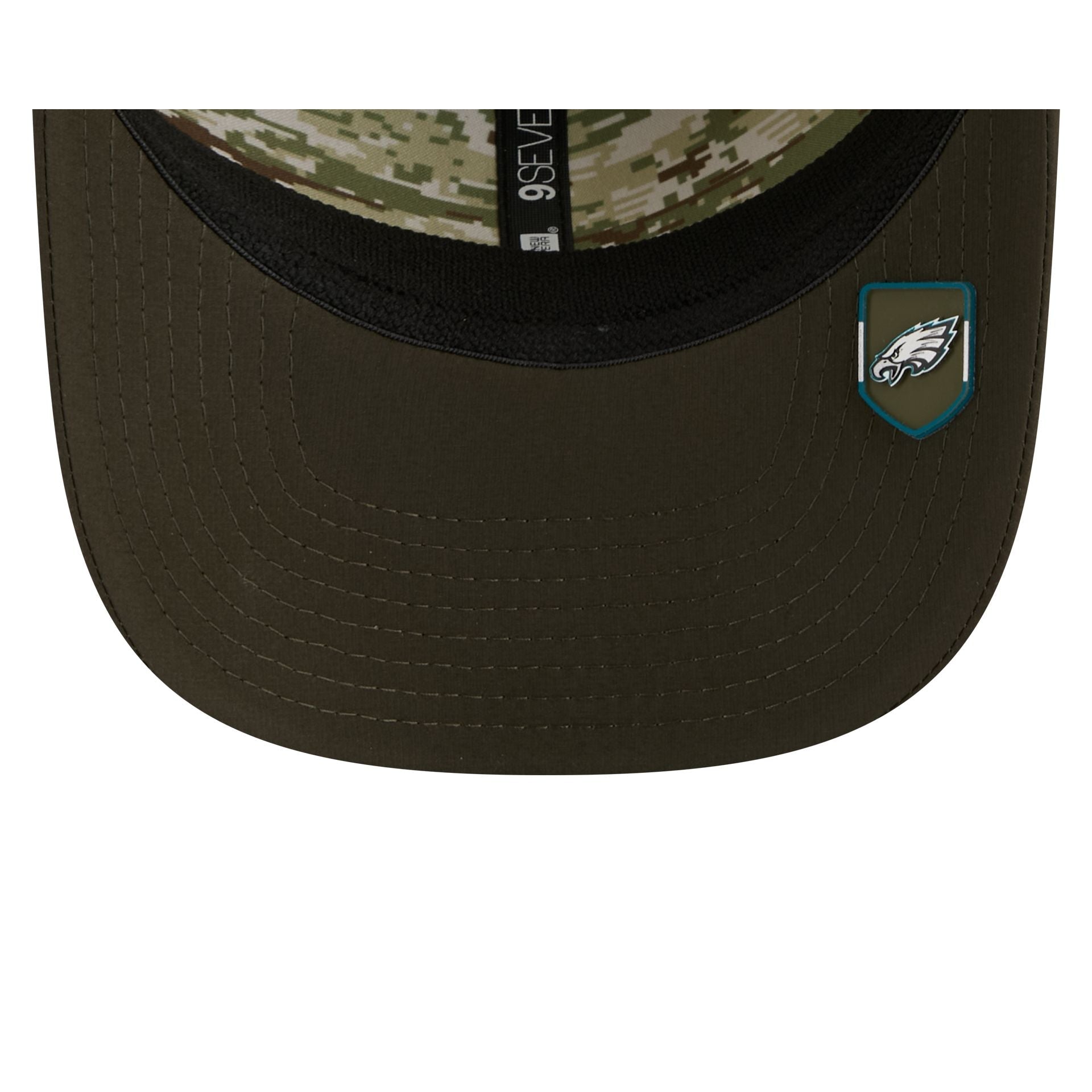 Philadelphia Eagles New Era 2025 NFL Salute to Service 9SEVENTY Trucker Cap Grün
