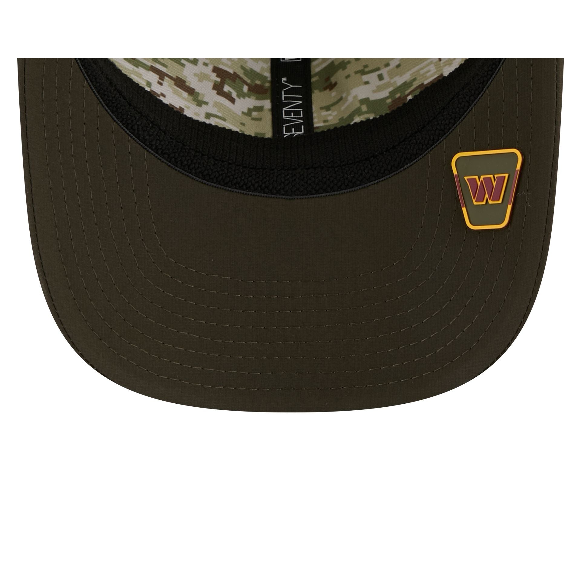 Washington Commanders New Era 2025 NFL Salute to Service 9SEVENTY Trucker Cap Grün