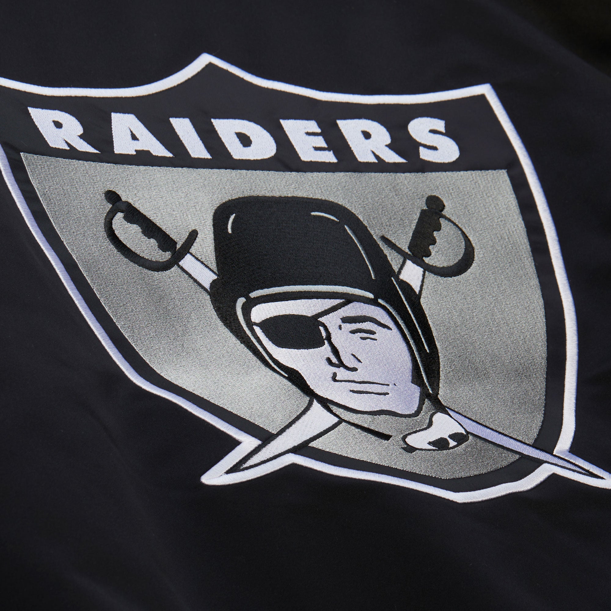 Las Vegas Raiders Mitchell & Ness Throwback Vintage Heavyweight Satin NFL Jacke Schwarz - STADIUMDREAMS