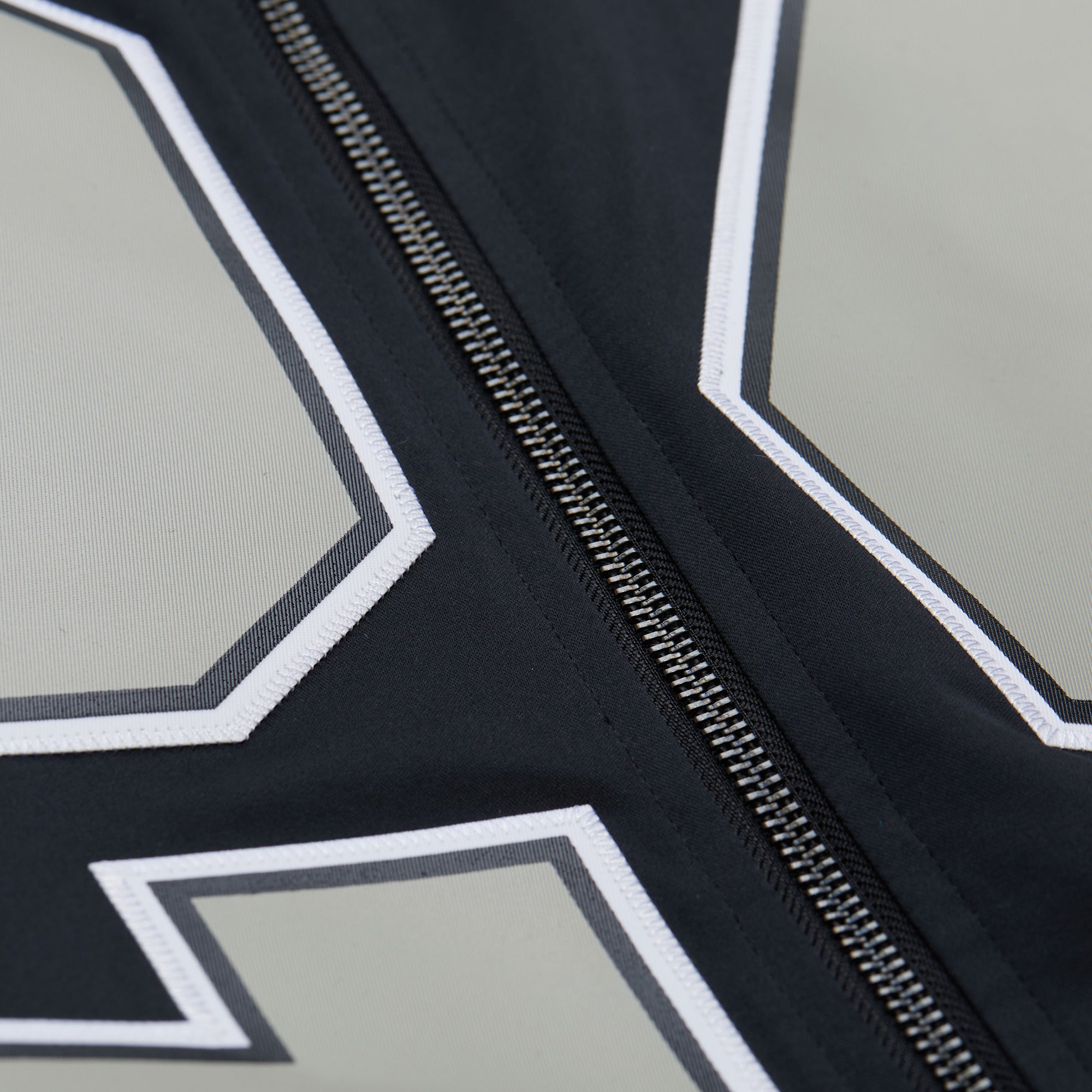 Charles Woodson #24 Las Vegas Raiders Player Maxxed Out Satin Bomber NFL Jacke Schwarz - STADIUMDREAMS