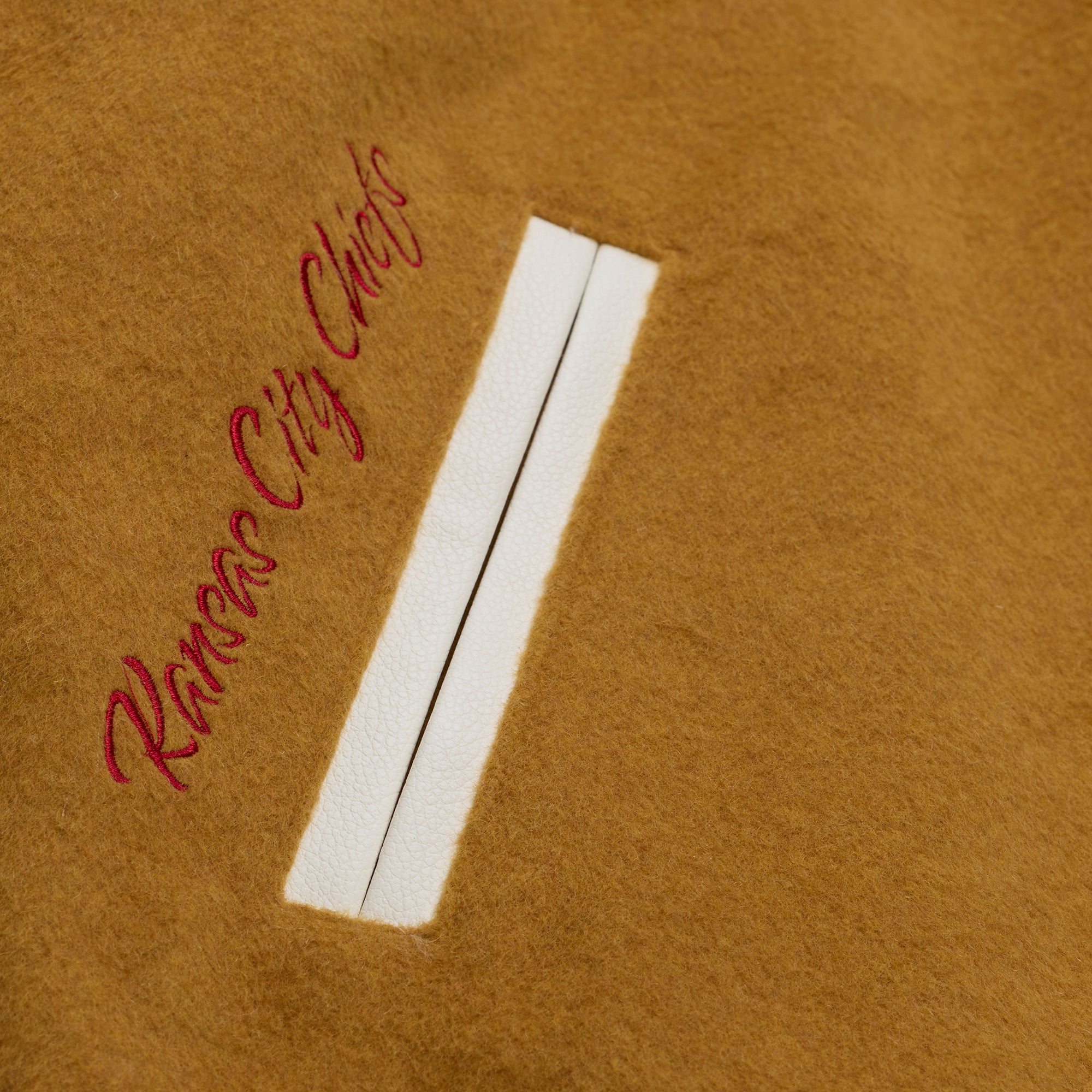 Kansas City Chiefs Mitchell & Ness Dusted Collection Premium Patches NFL College Jacke Beige