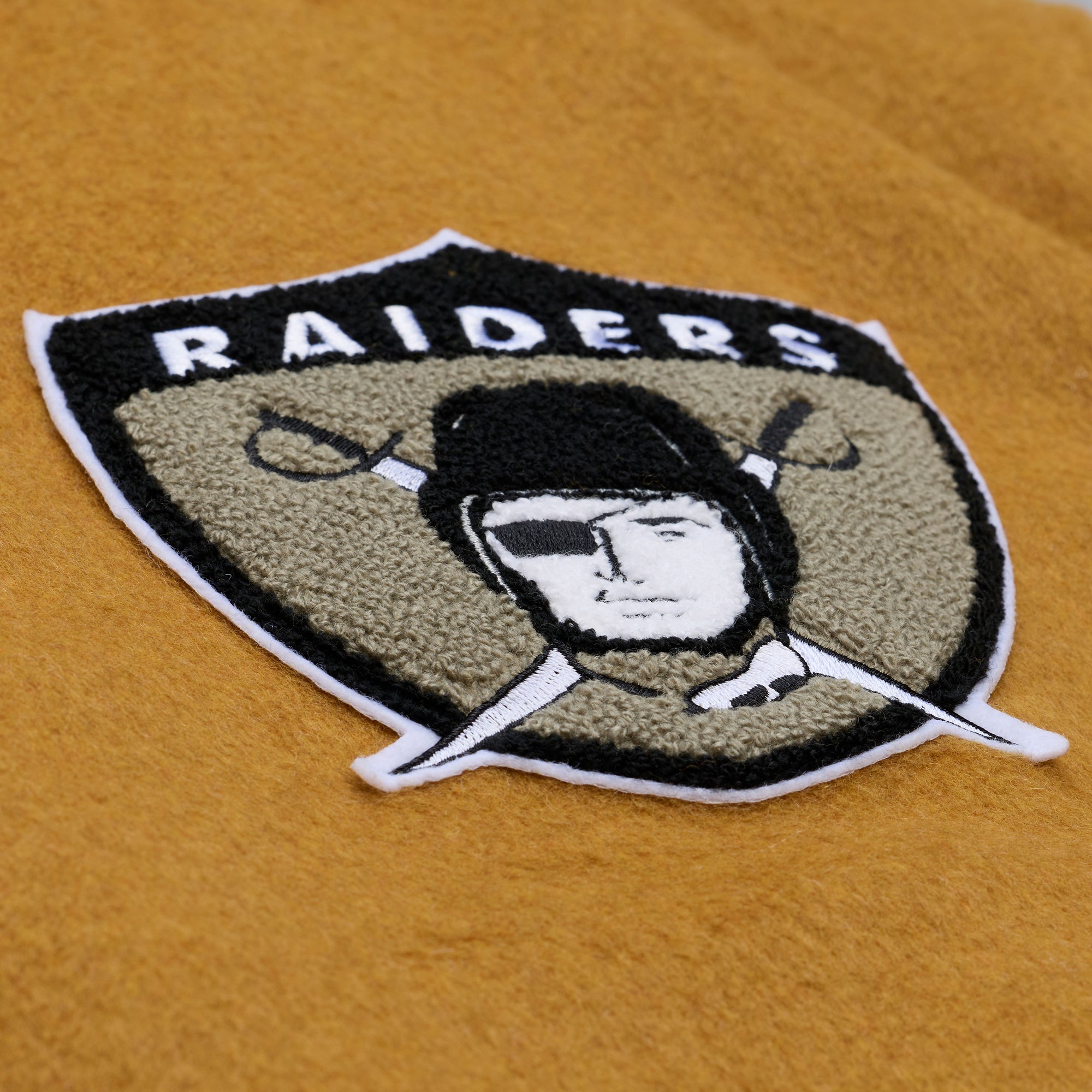 Las Vegas Raiders Mitchell & Ness Dusted Collection Premium Patches NFL College Jacke Beige