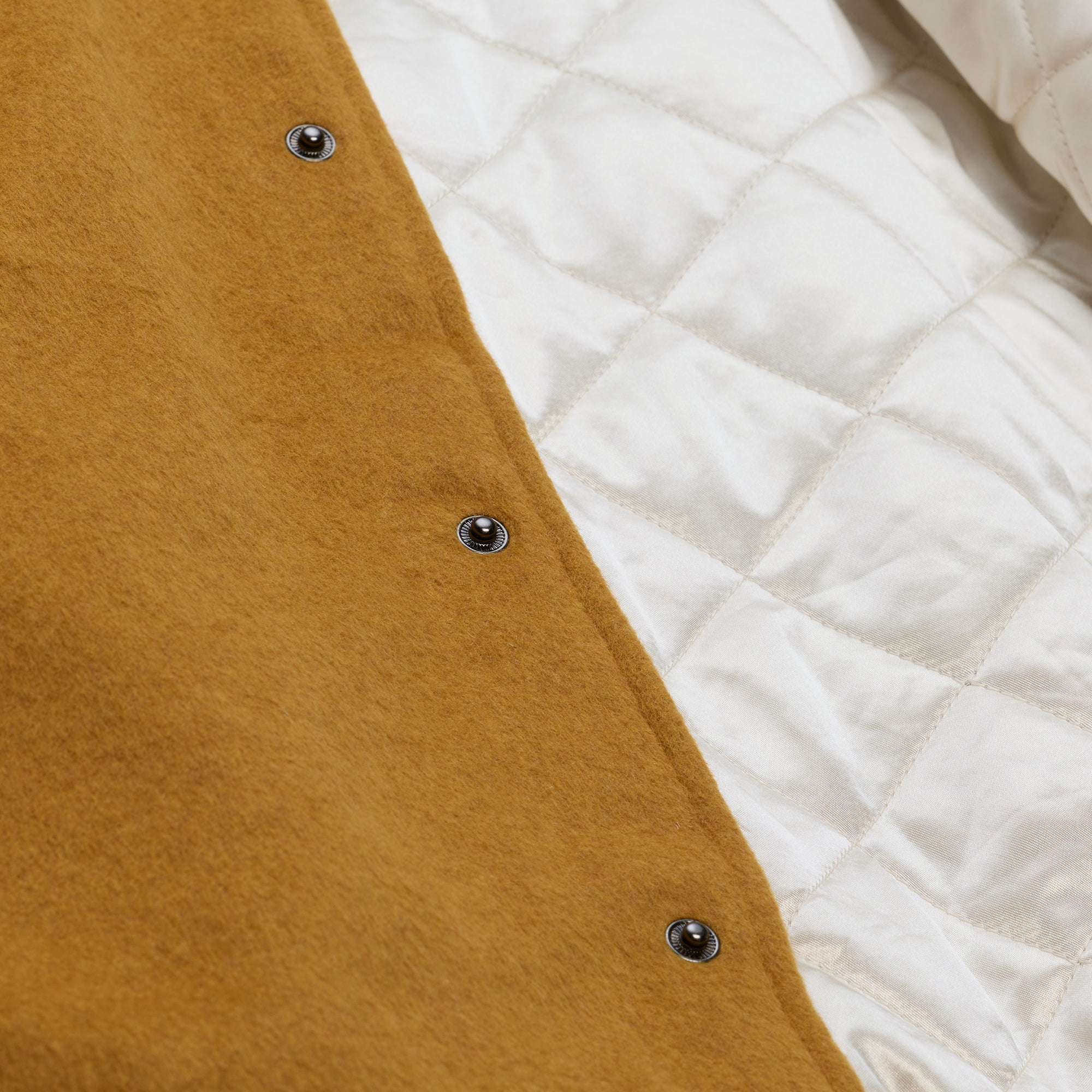 Las Vegas Raiders Mitchell & Ness Dusted Collection Premium Patches NFL College Jacke Beige