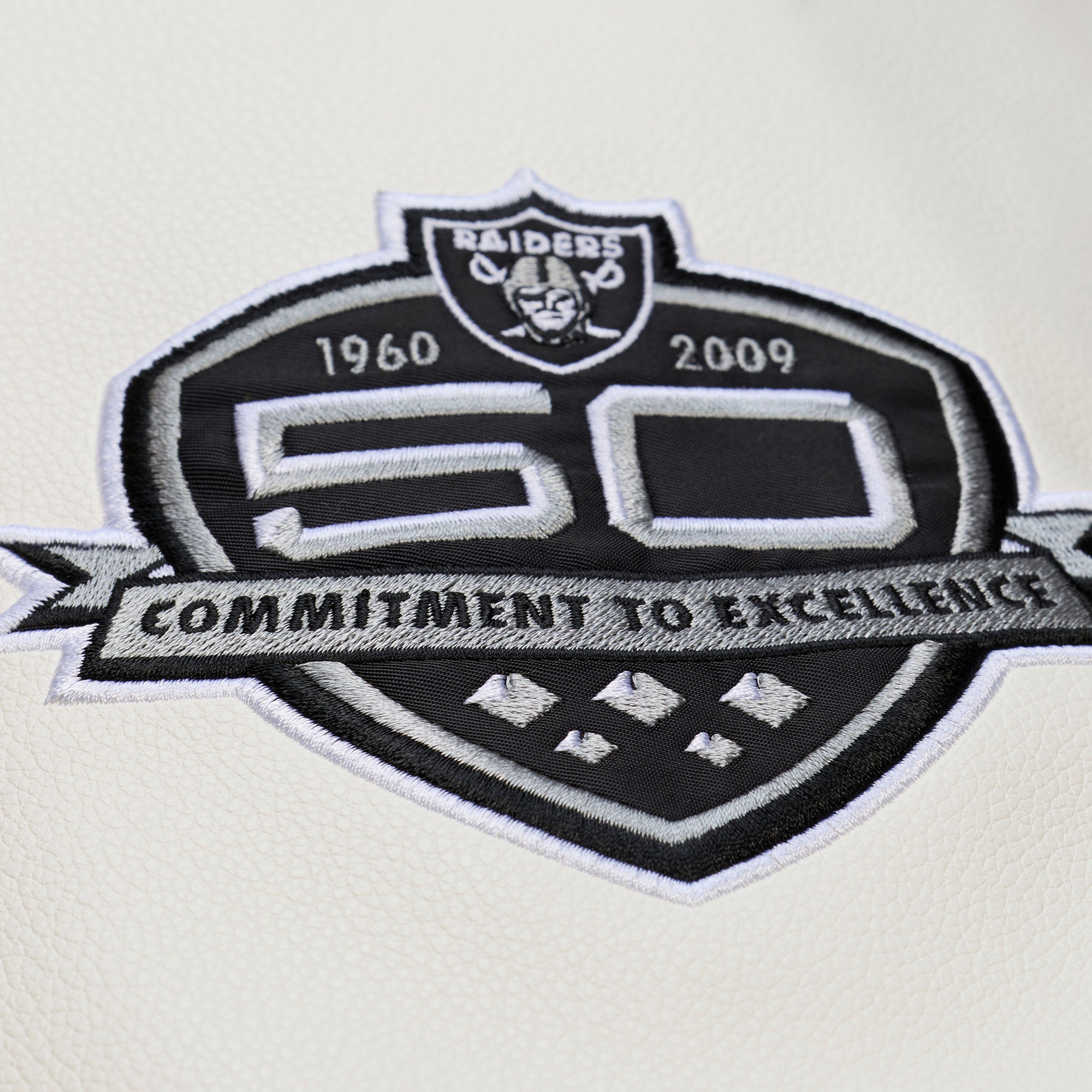 Las Vegas Raiders Mitchell & Ness Dusted Collection Premium Patches NFL College Jacke Beige