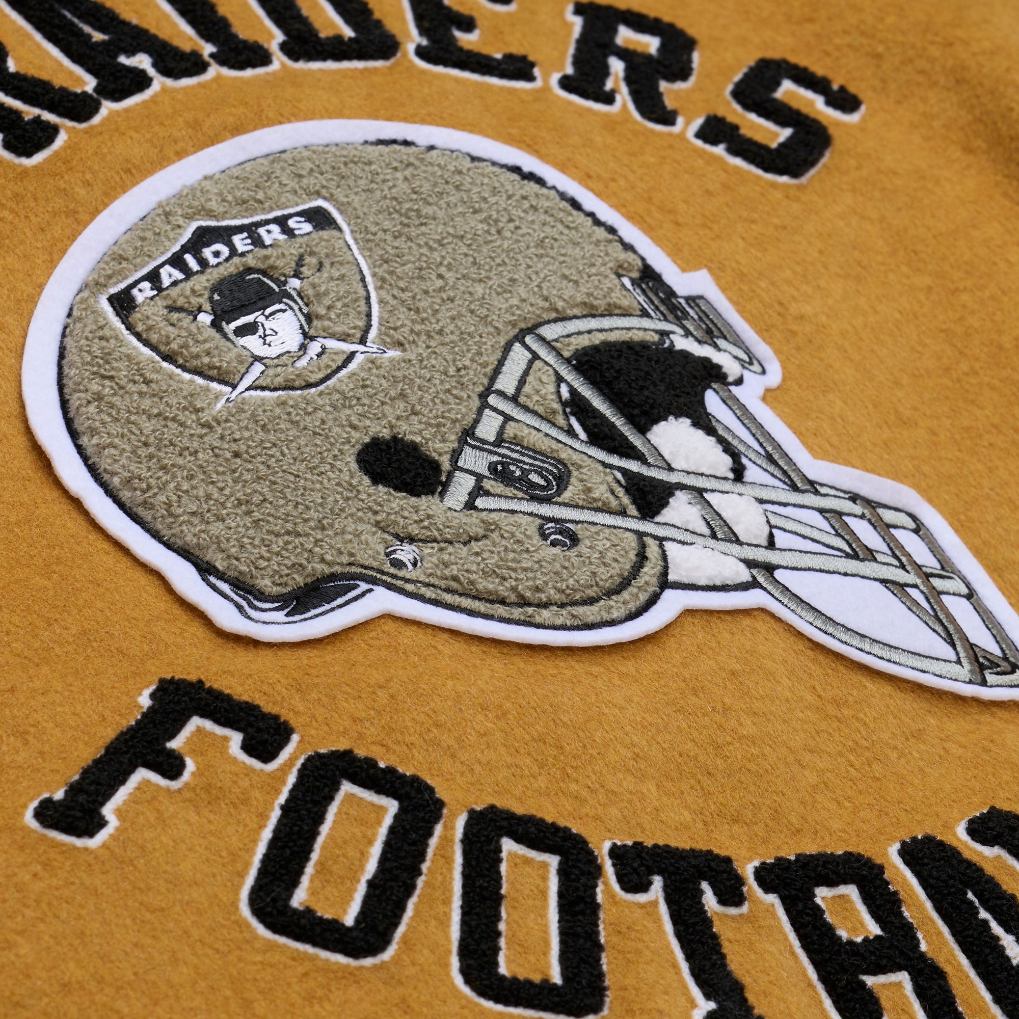 Las Vegas Raiders Mitchell & Ness Dusted Collection Premium Patches NFL College Jacke Beige