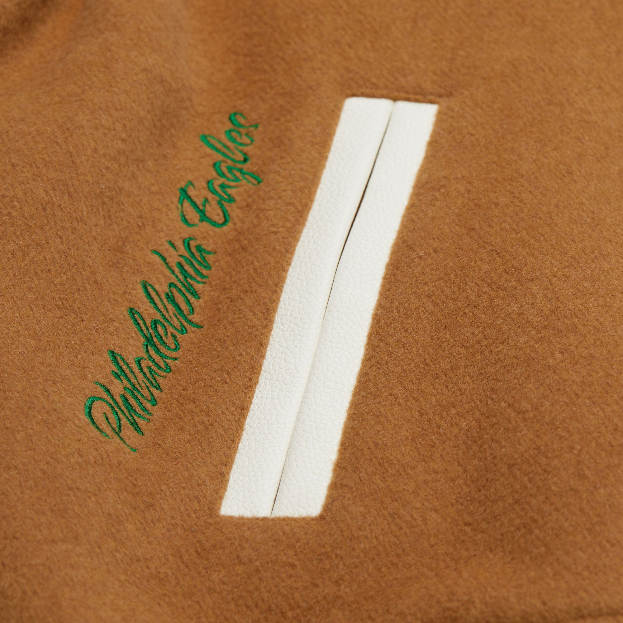 Philadelphia Eagles Mitchell & Ness Dusted Collection Premium Patches NFL College Jacke Beige