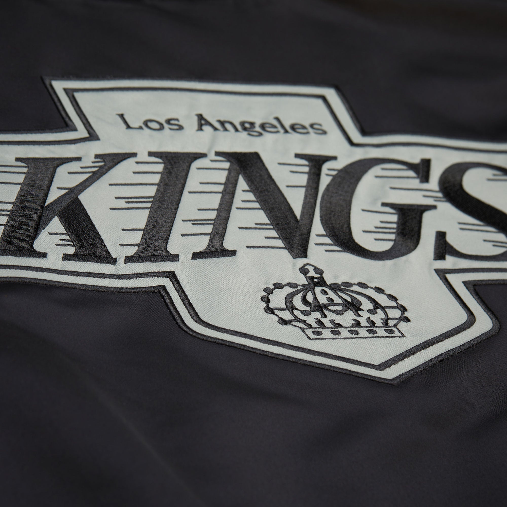 Los Angeles Kings Mitchell & Ness Team Origins Patch NHL Jacke Schwarz - STADIUMDREAMS