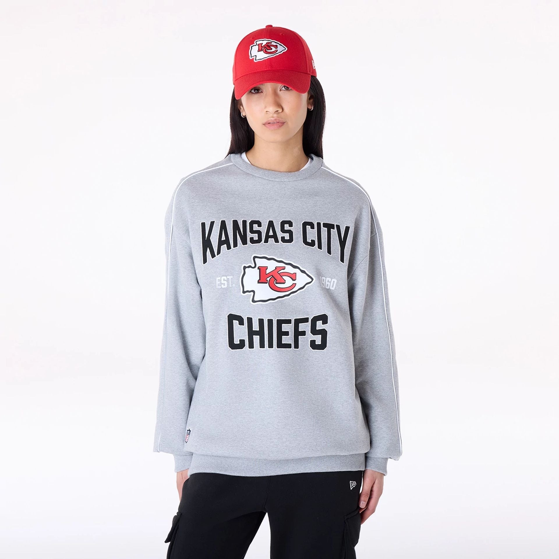 Kansas City Chiefs New Era Graphic Crewneck NFL Pullover Grau - STADIUMDREAMS