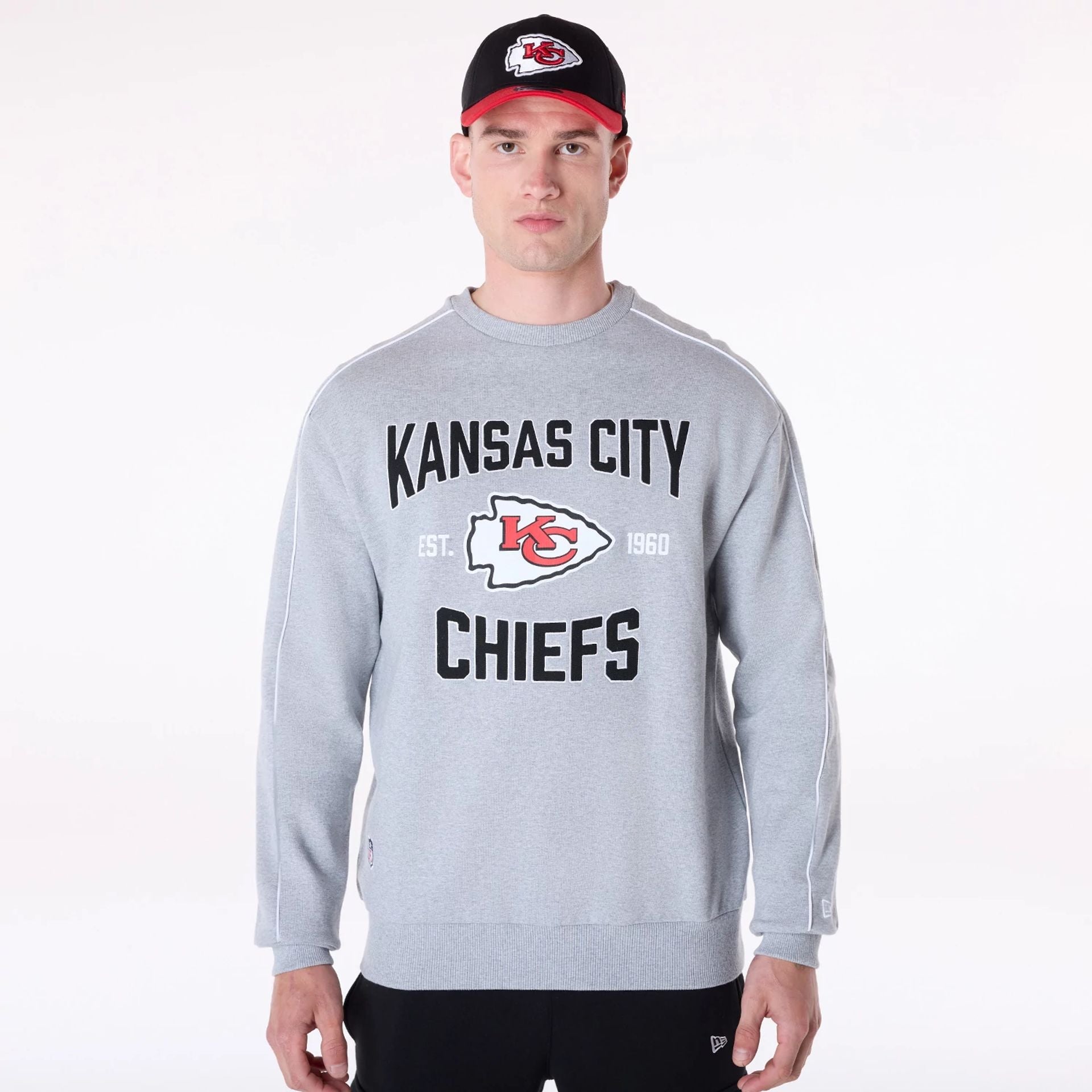Kansas City Chiefs New Era Graphic Crewneck NFL Pullover Grau - STADIUMDREAMS