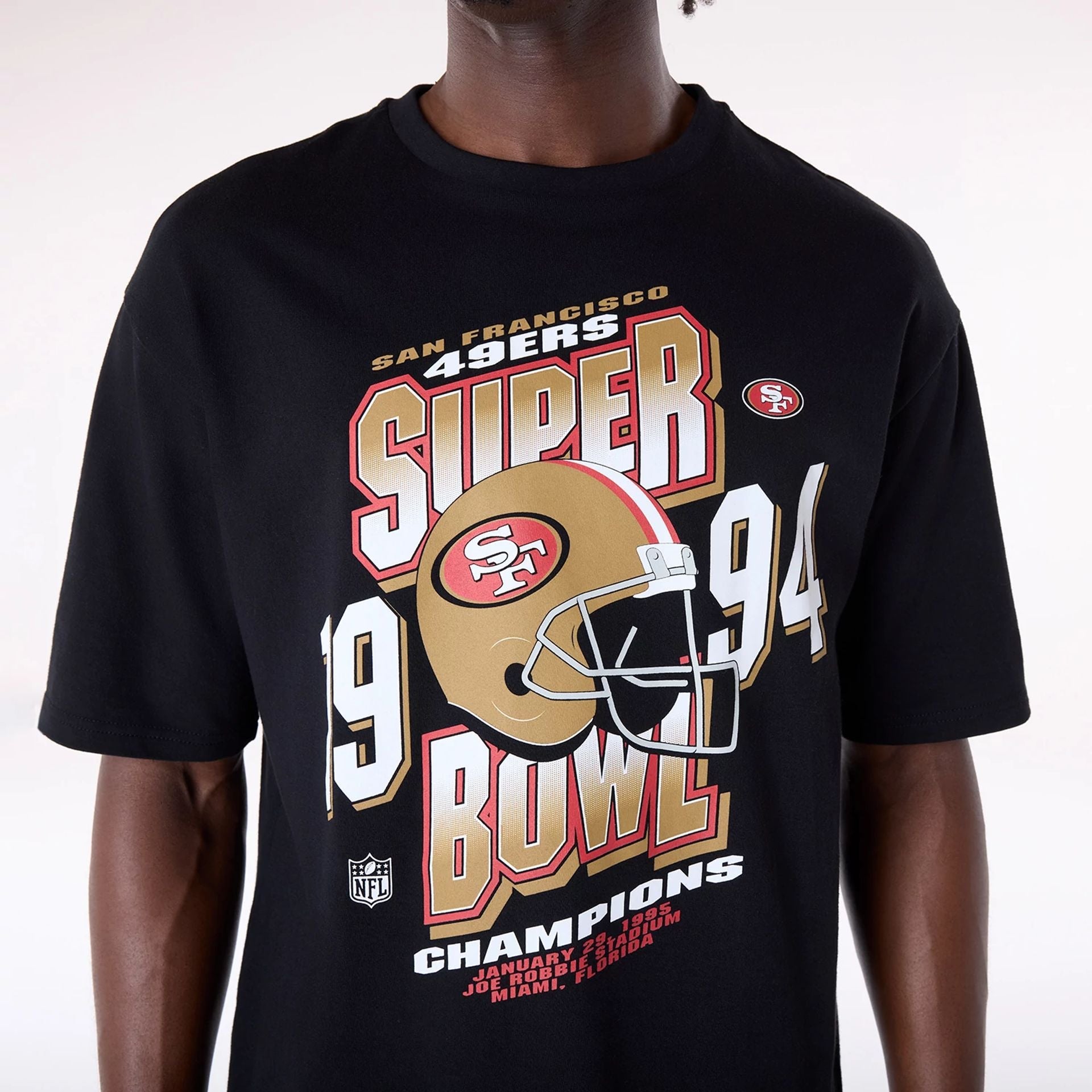 San Francisco 49ers New Era Helmet Graphic NFL T-Shirt Schwarz - STADIUMDREAMS