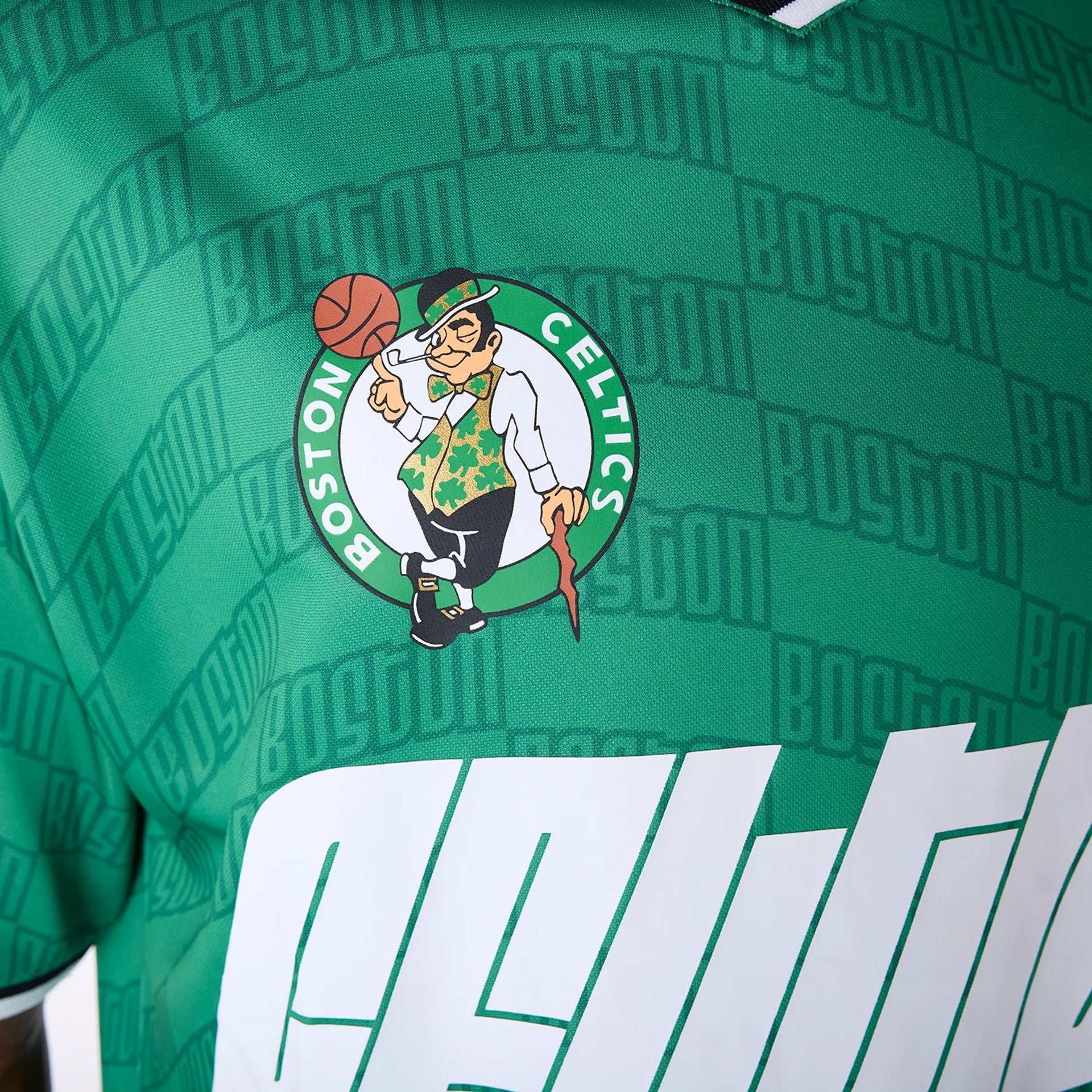 Boston Celtics New Era Soccer Style Oversized NBA T-Shirt Grün - STADIUMDREAMS