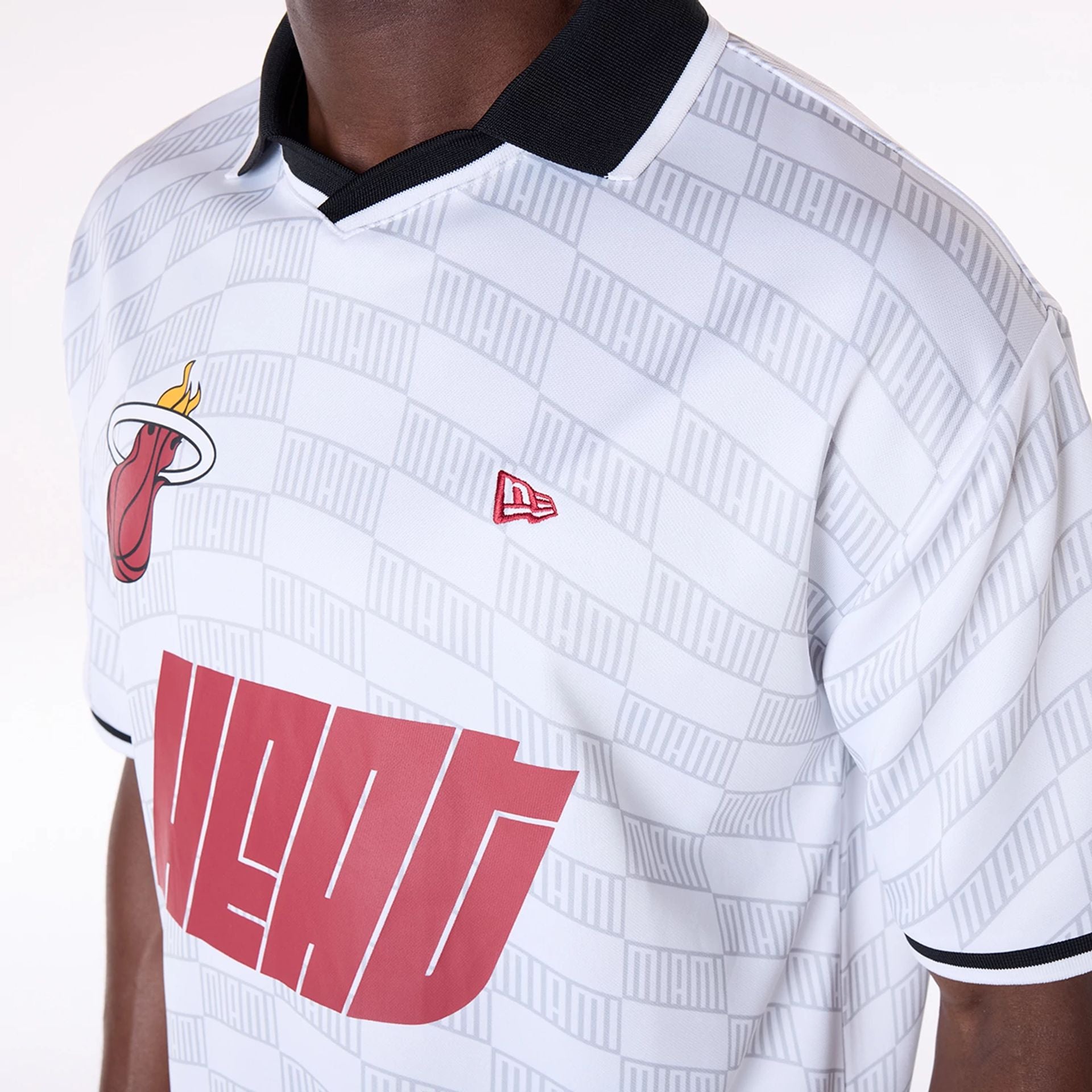 Miami Heat New Era Soccer Style Oversized NBA T-Shirt Weiß - STADIUMDREAMS