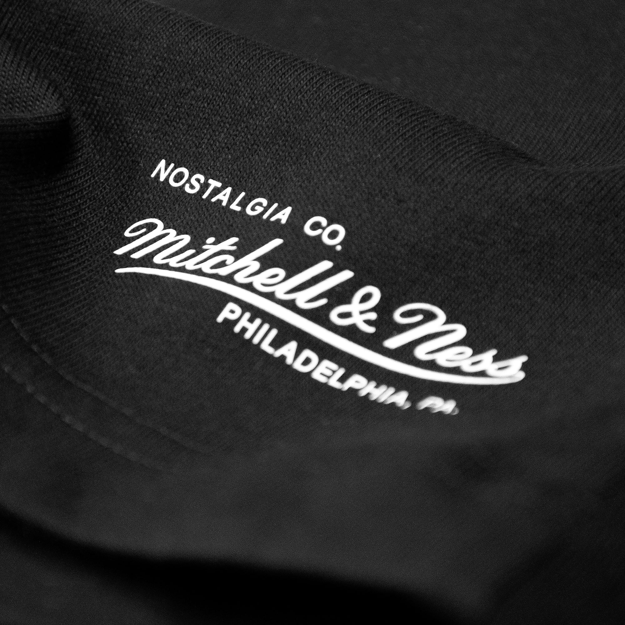 Allen Iverson #3 Philadelphia 76ers Mitchell & Ness Real Big Face NBA T-Shirt Schwarz - STADIUMDREAMS