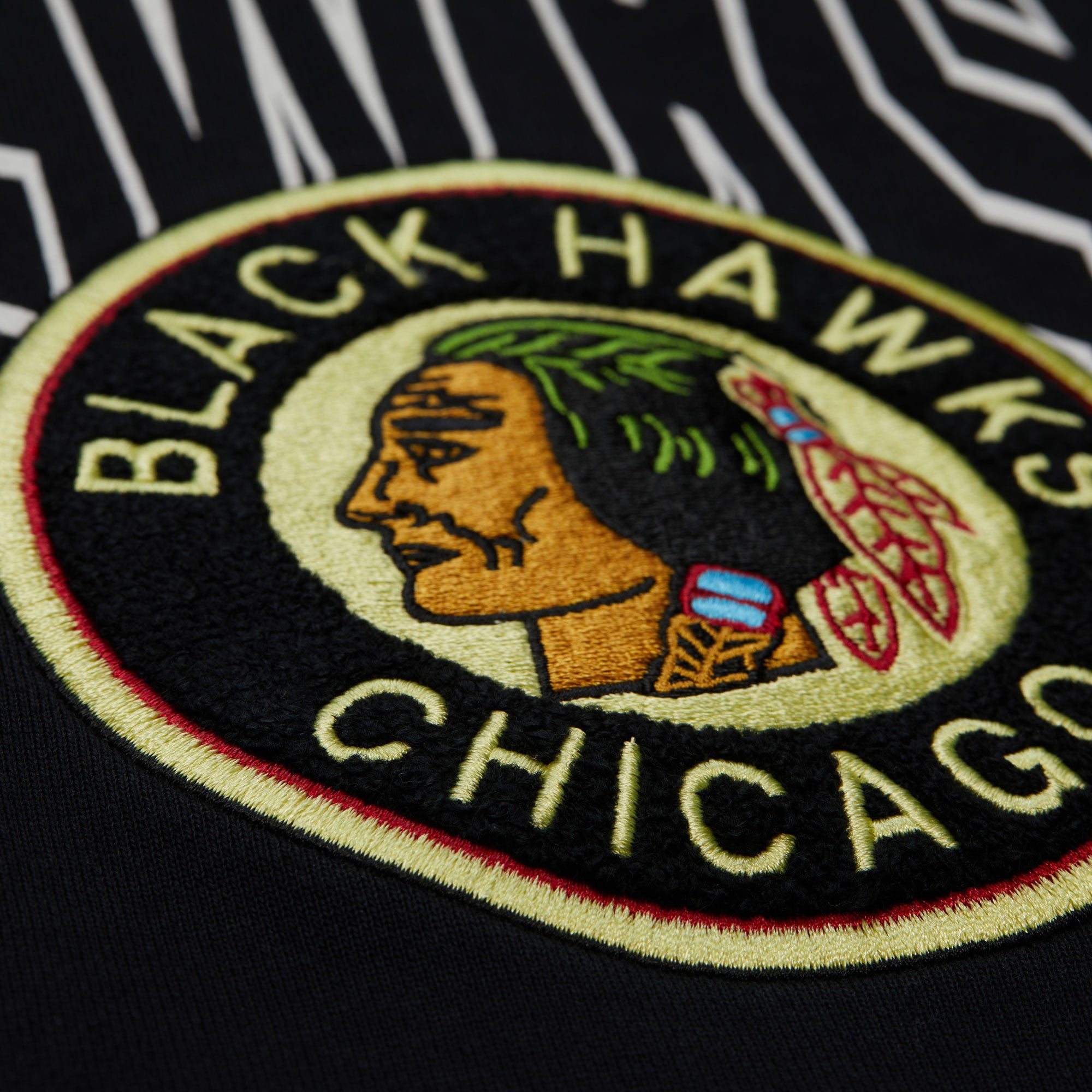 Chicago Blackhawks Mitchell & Ness Oversized Stitched Logo Over NHL Hoodie Schwarz - STADIUMDREAMS