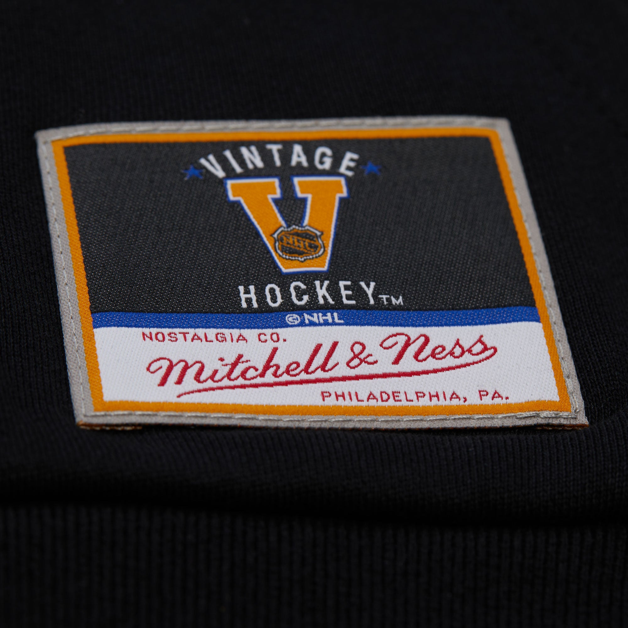 Chicago Blackhawks Mitchell & Ness Oversized Stitched Logo Over NHL Hoodie Schwarz - STADIUMDREAMS