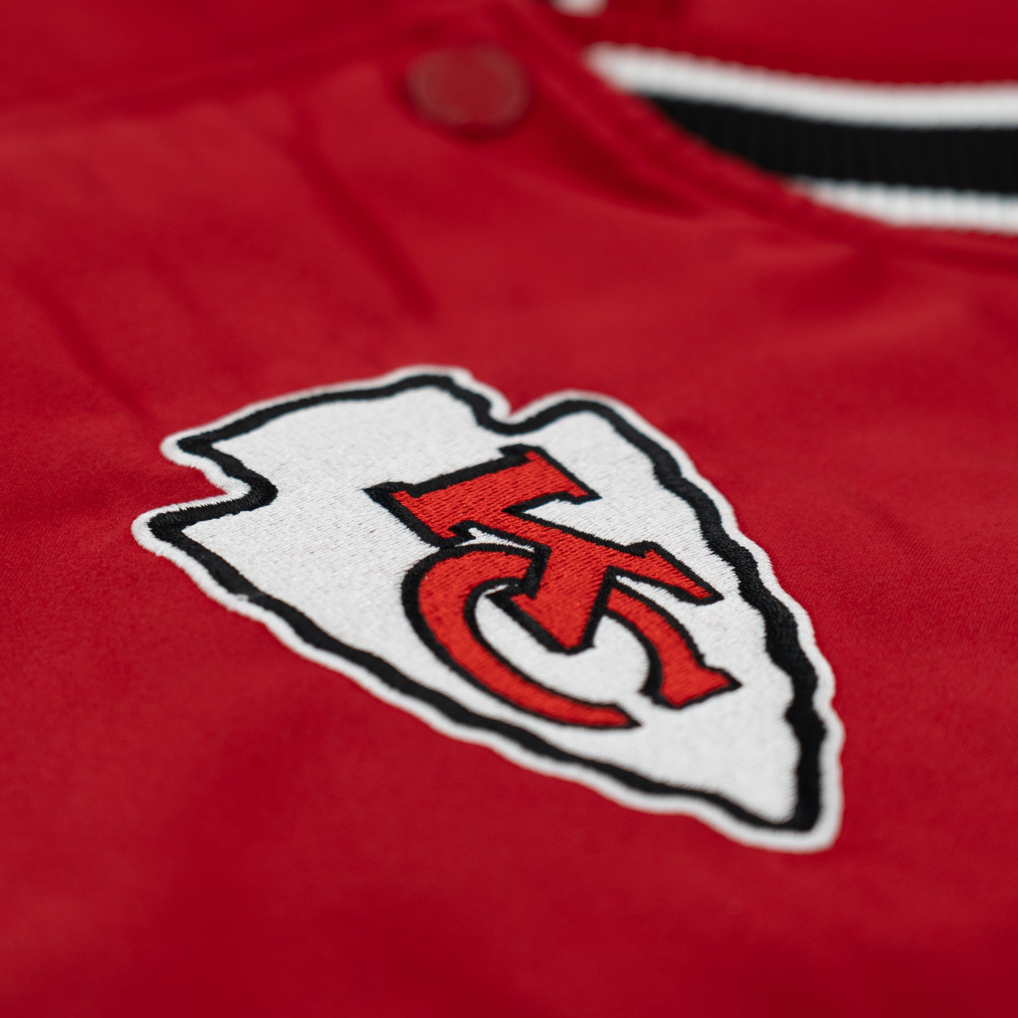 Kansas City Chiefs New Era USA EDITION Stitched Satin NFL Jacke Rot - STADIUMDREAMS