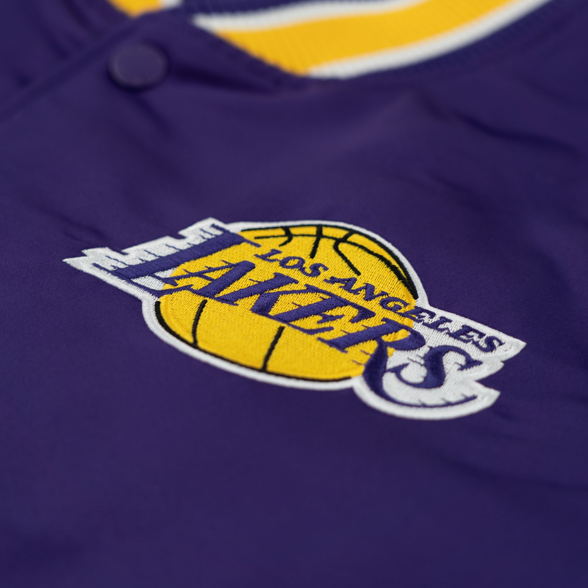 Los Angeles Lakers New Era USA EDITION Stitched Satin NBA Jacke Lila - STADIUMDREAMS