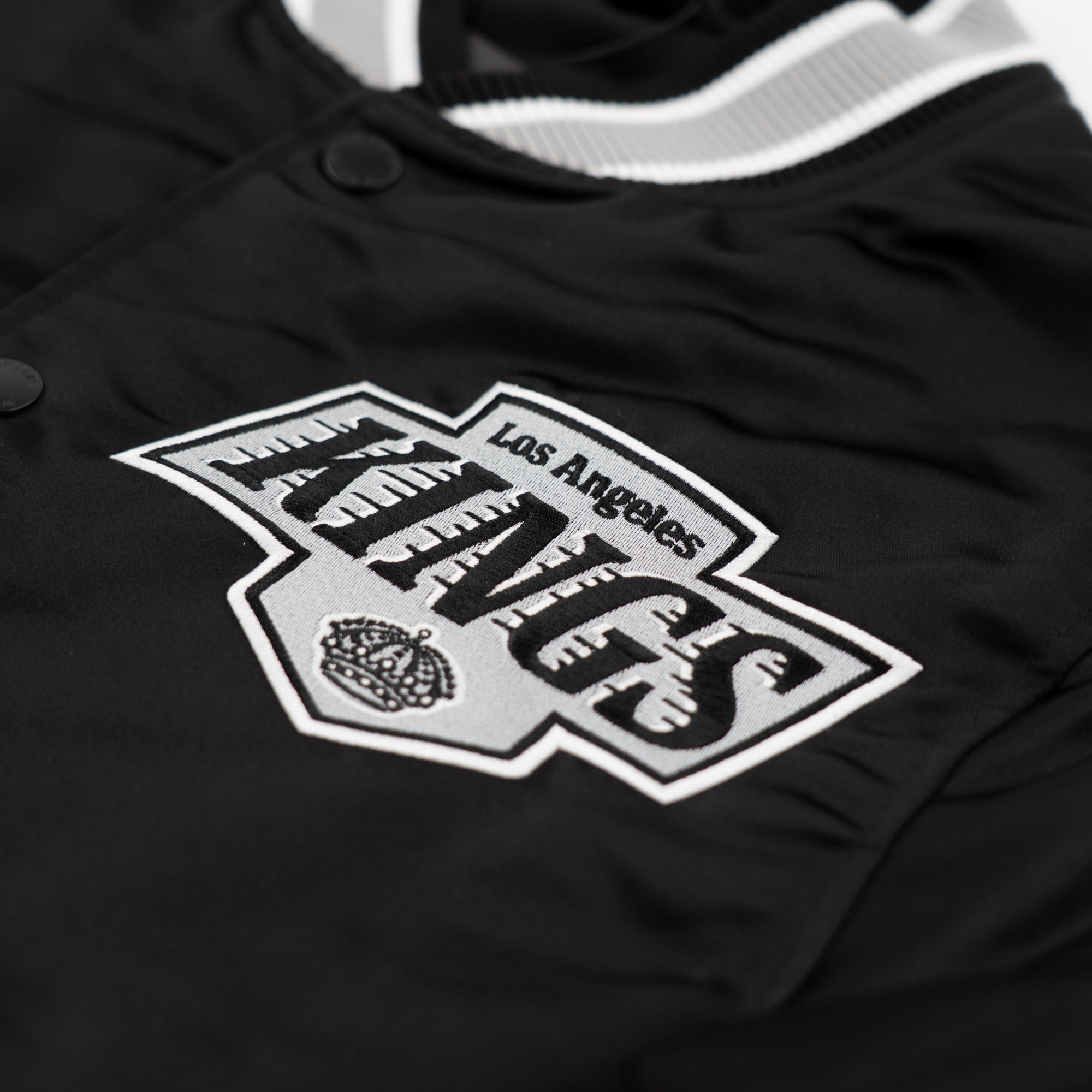 Los Angeles Kings New Era USA EDITION Stitched Satin NHL Jacke Schwarz