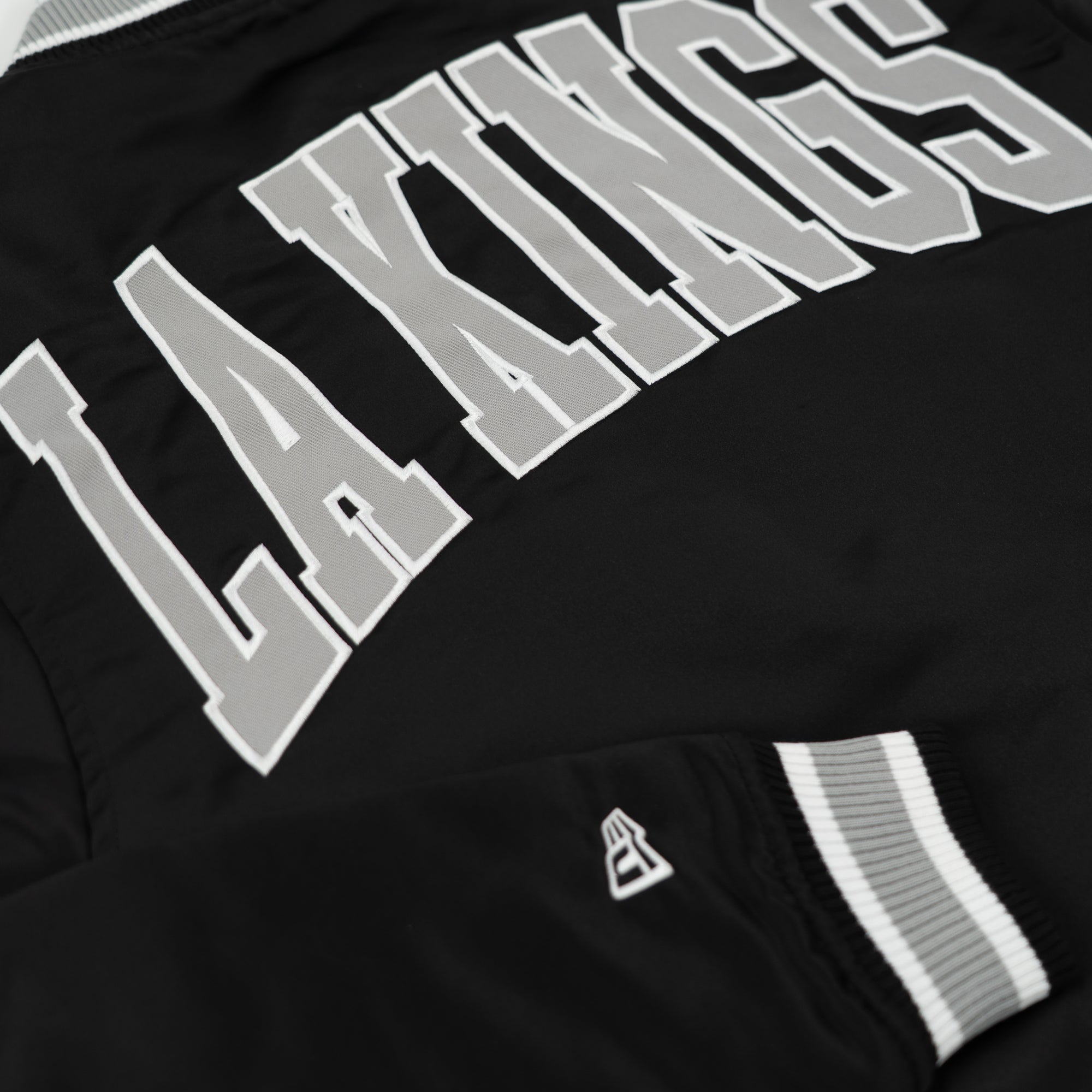 Los Angeles Kings New Era USA EDITION Stitched Satin NHL Jacke Schwarz