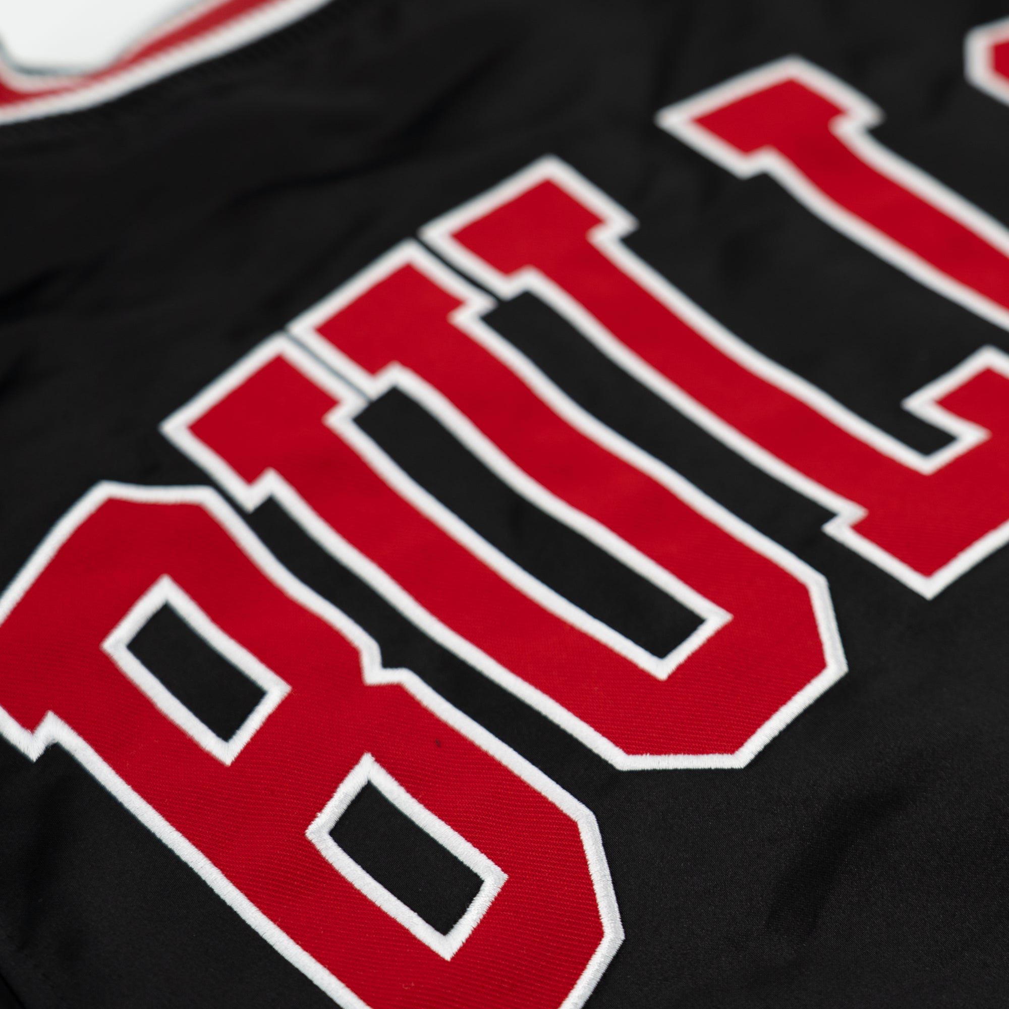 Chicago Bulls New Era USA EDITION Stitched Satin NBA Jacke Schwarz