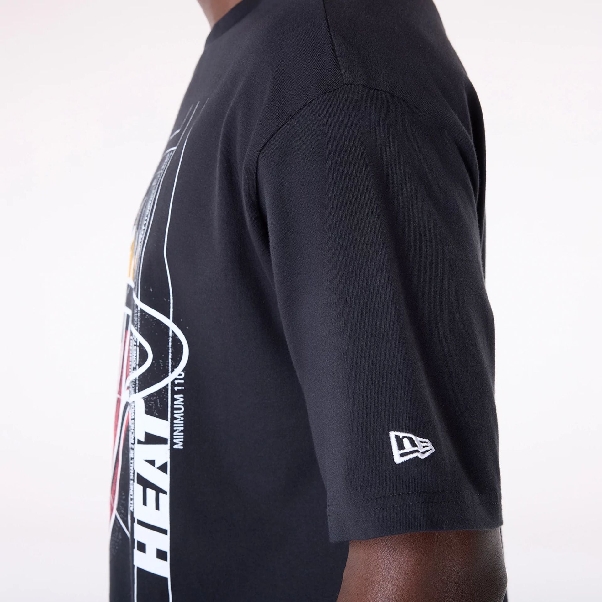 Miami Heat New Era Court Graphic NBA T-Shirt Schwarz - STADIUMDREAMS