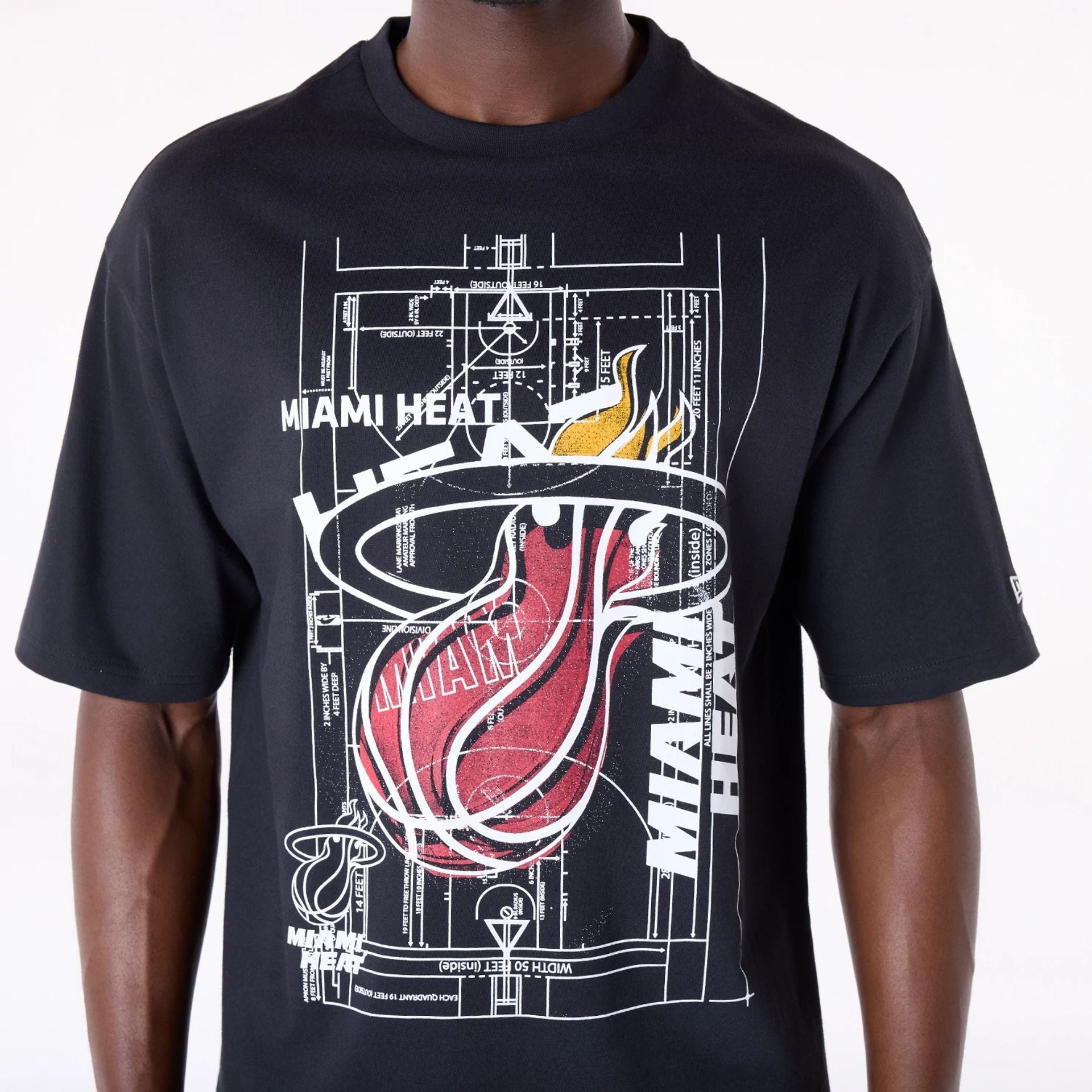 Miami Heat New Era Court Graphic NBA T-Shirt Schwarz - STADIUMDREAMS