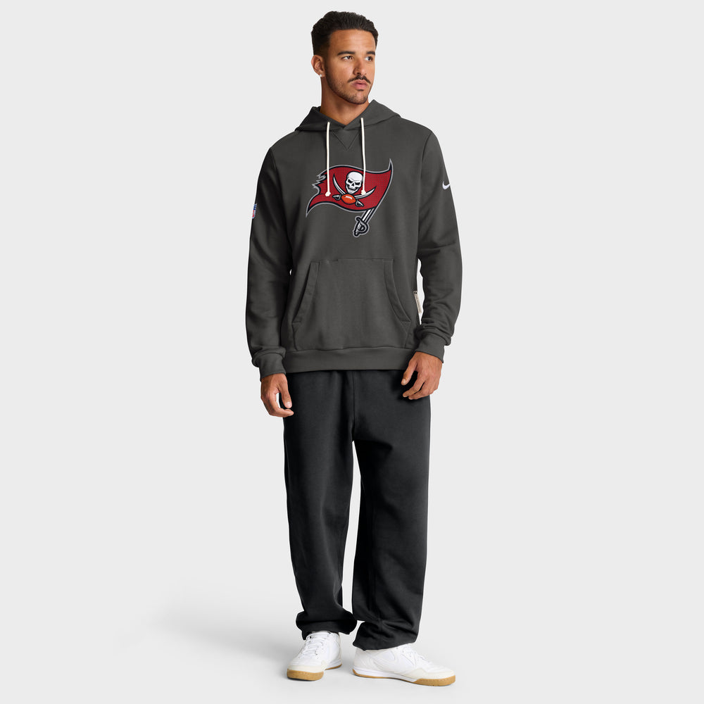 Tampa Bay Buccaneers 2025 Nike NFL Sideline Standard Issue Hoodie Grau