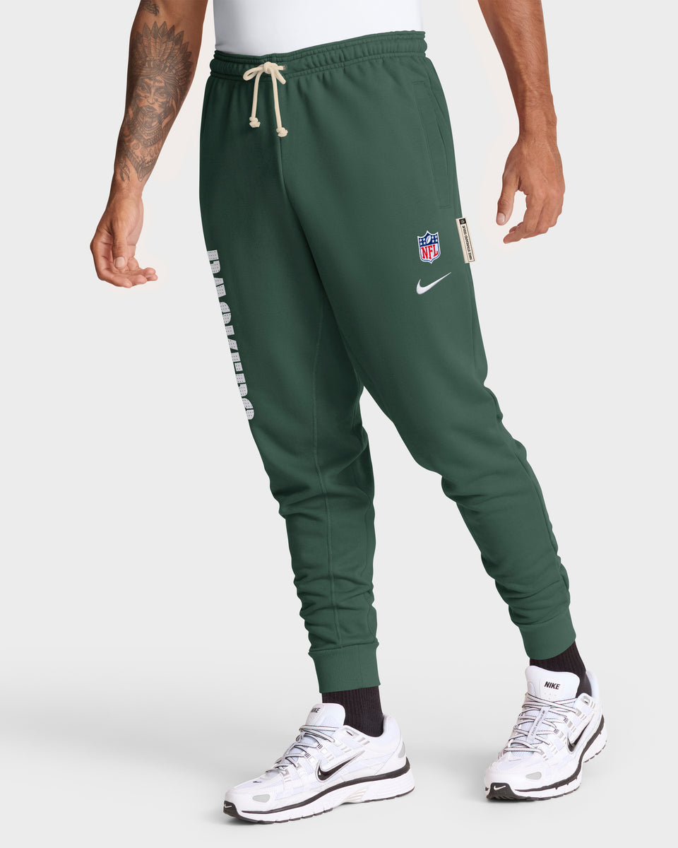 Green Bay Packers 2025 NFL Sideline Nike Standard Issue Sweatpants Jogginghose Grün
