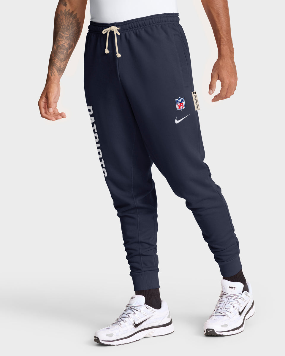 New England Patriots 2025 NFL Sideline Nike Standard Issue Sweatpants Jogginghose Navy