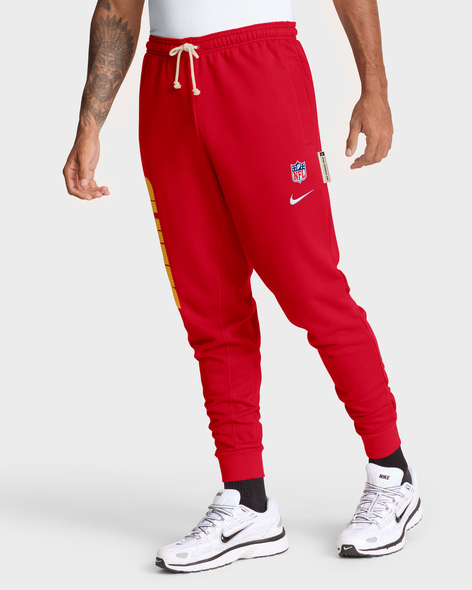 Kansas City Chiefs 2025 NFL Sideline Nike Standard Issue Sweatpants Jogginghose Rot