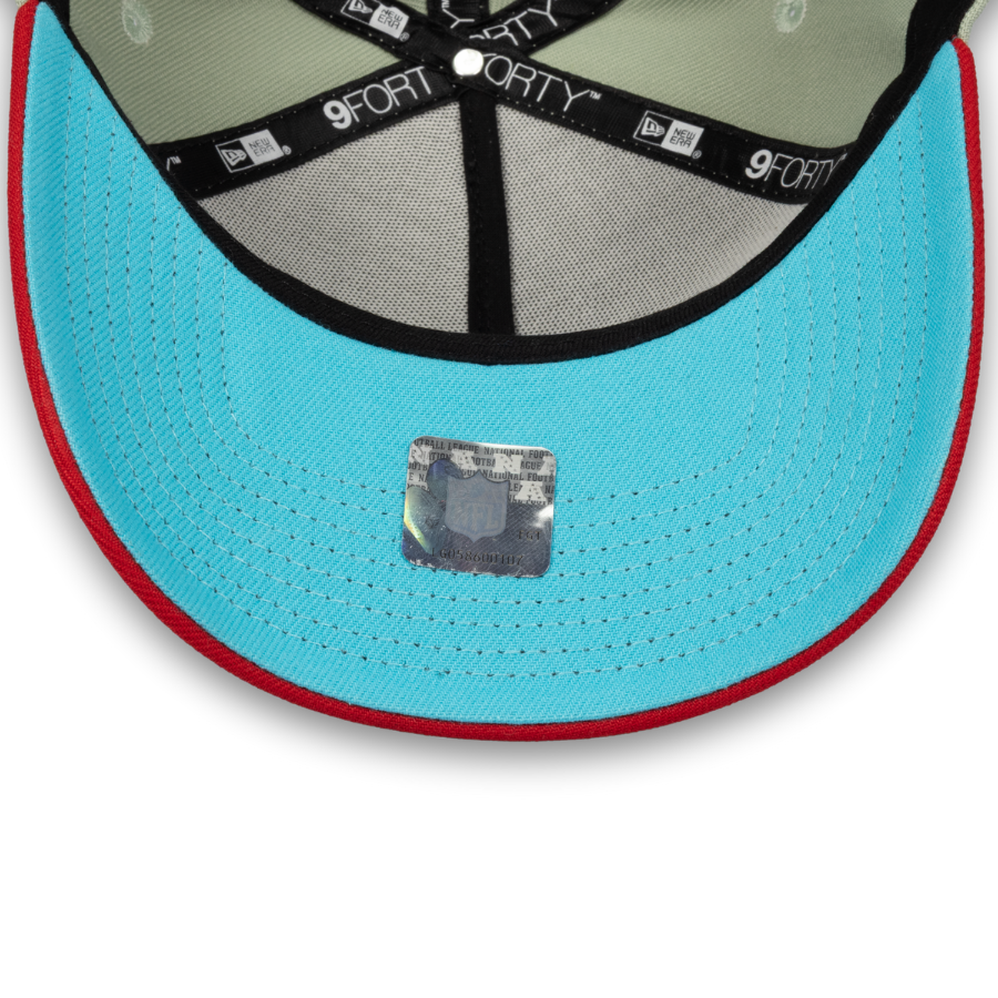 San Francisco 49ers Christmas Edition New Era 9FORTY A-Frame NFL Cap Grün StadiumDreams Exclusive