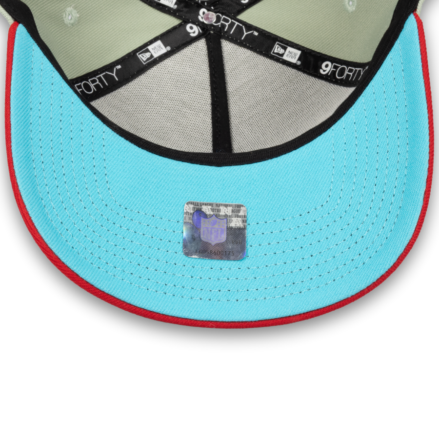 Pittsburgh Steelers Christmas Edition New Era 9FORTY A-Frame NFL Cap Grün StadiumDreams Exclusive