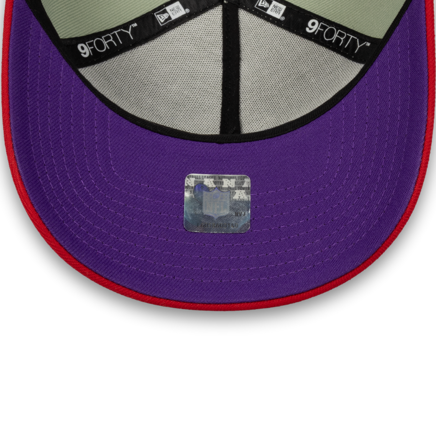 Kansas City Chiefs Christmas Edition New Era 9FORTY A-Frame NFL Cap Grün StadiumDreams Exclusive