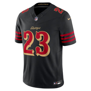Schwarzes Nike Christian McCaffrey #23 San Francisco 49ers NFL Trikot mit gesticktem Rivalries-Design, sichtbare Details und Nummer.