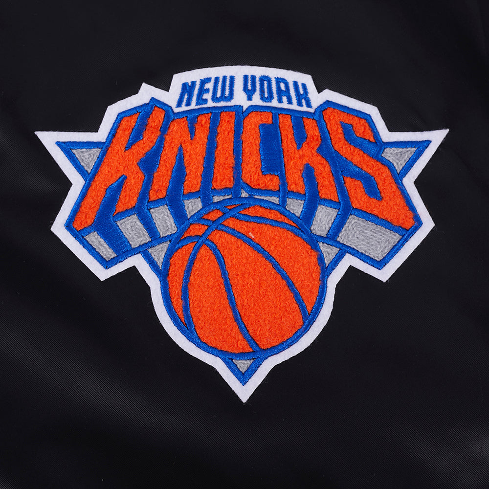 New York Knicks Pro Standard 2026 NBA Champions Limited Edition Satin Jacke Schwarz