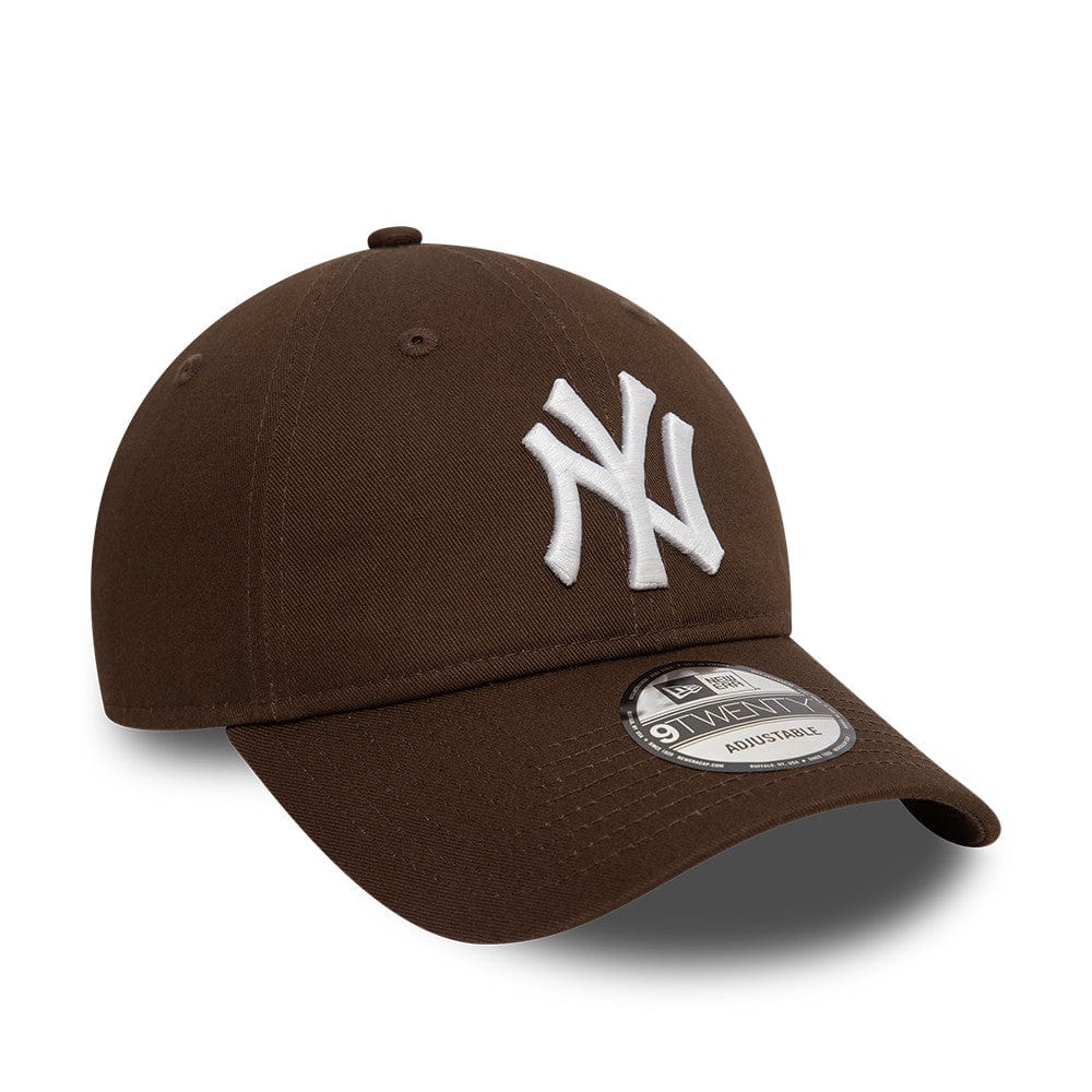 New York Yankees League Essential New Era 9TWENTY MLB Cap Braun - STADIUMDREAMS