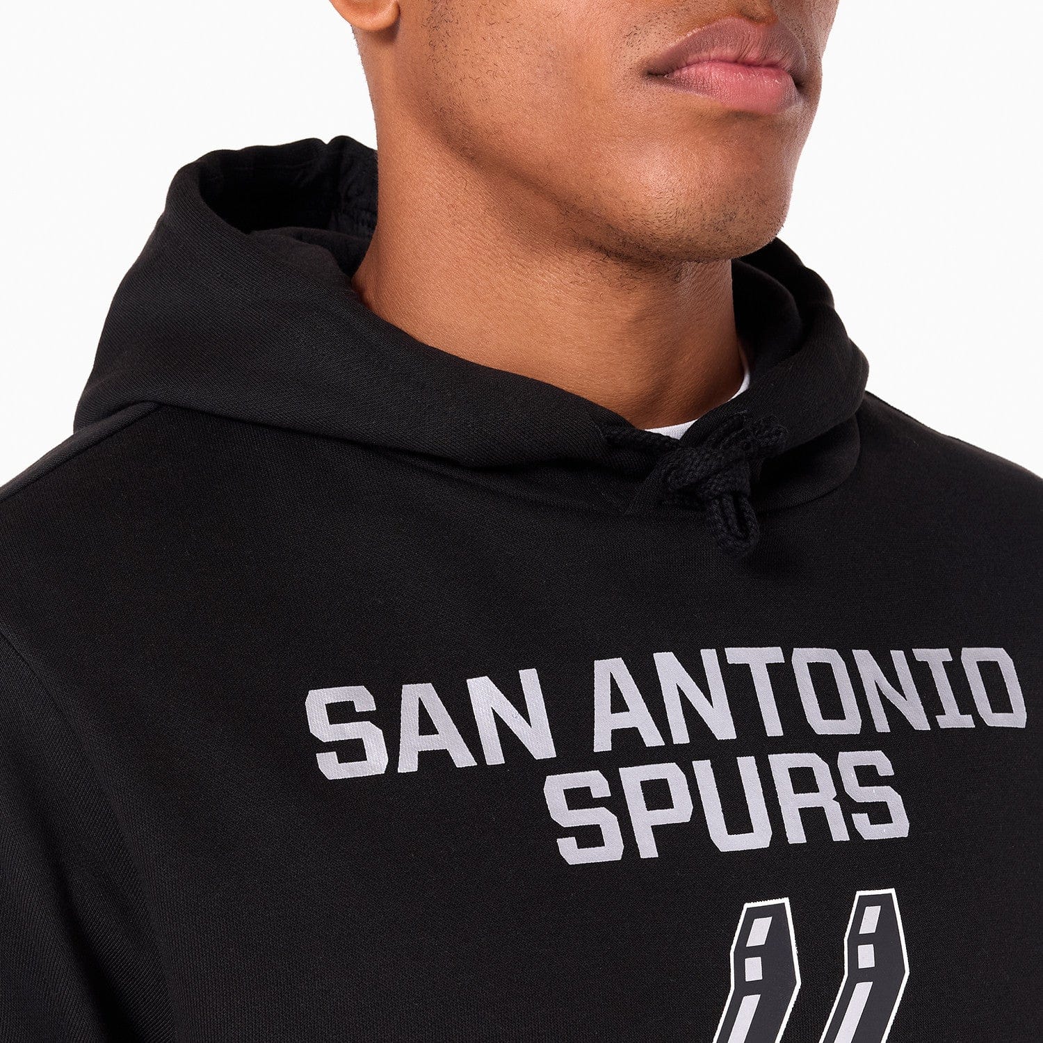 San Antonio Spurs Logo Hoodie NBA New Era Schwarz - STADIUMDREAMS