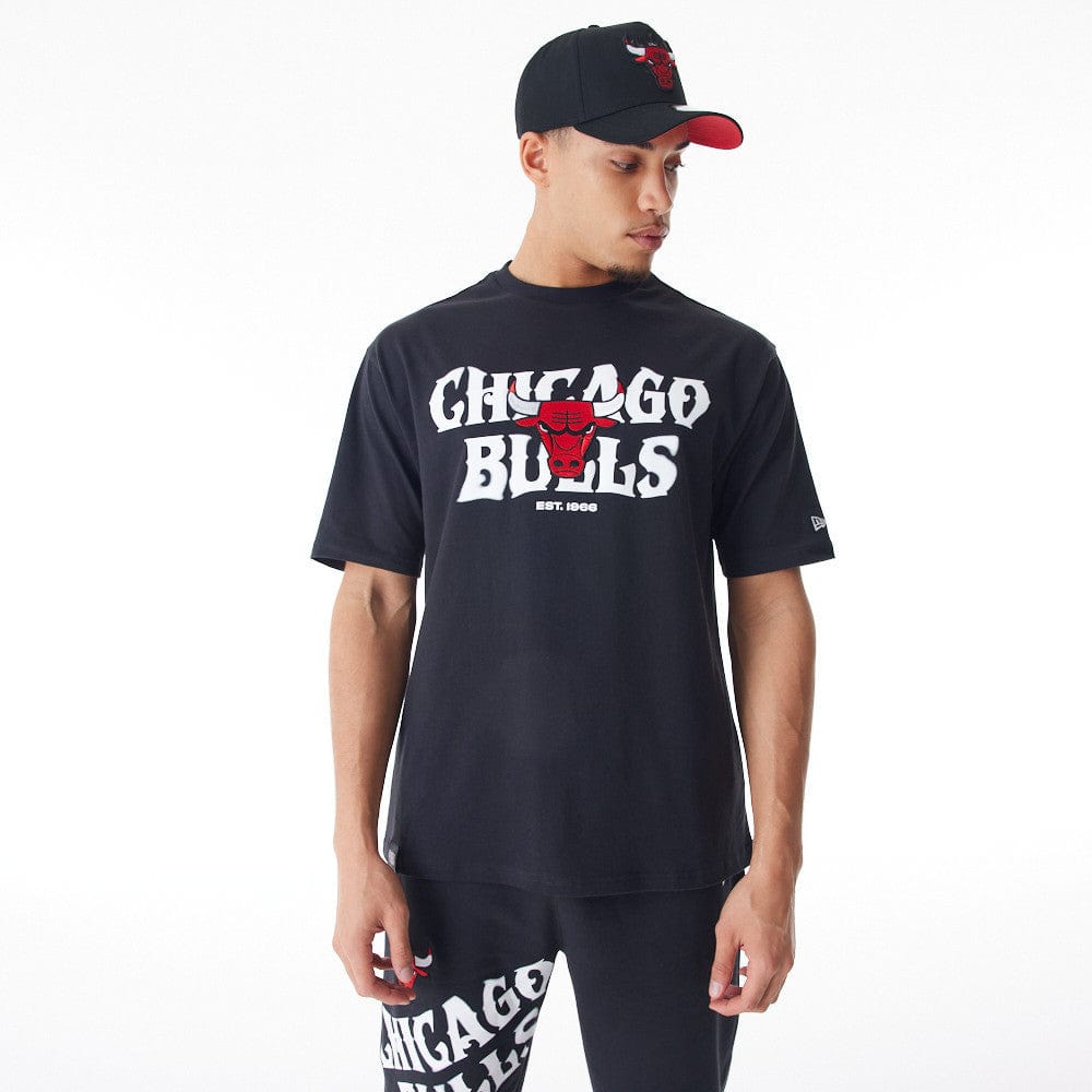 NBA CF GRPHC OS TEE CHIBUL  BLKWHI - STADIUMDREAMS