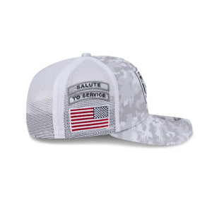 Las Vegas Raiders 2024 NFL Salute to Service New Era Stretch Snap 9SEVENTY Trucker Cap Weiß - STADIUMDREAMS