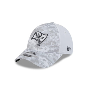 Tampa Bay Buccaneers 2024 NFL Salute to Service New Era 9FORTY Cap Weiß - STADIUMDREAMS